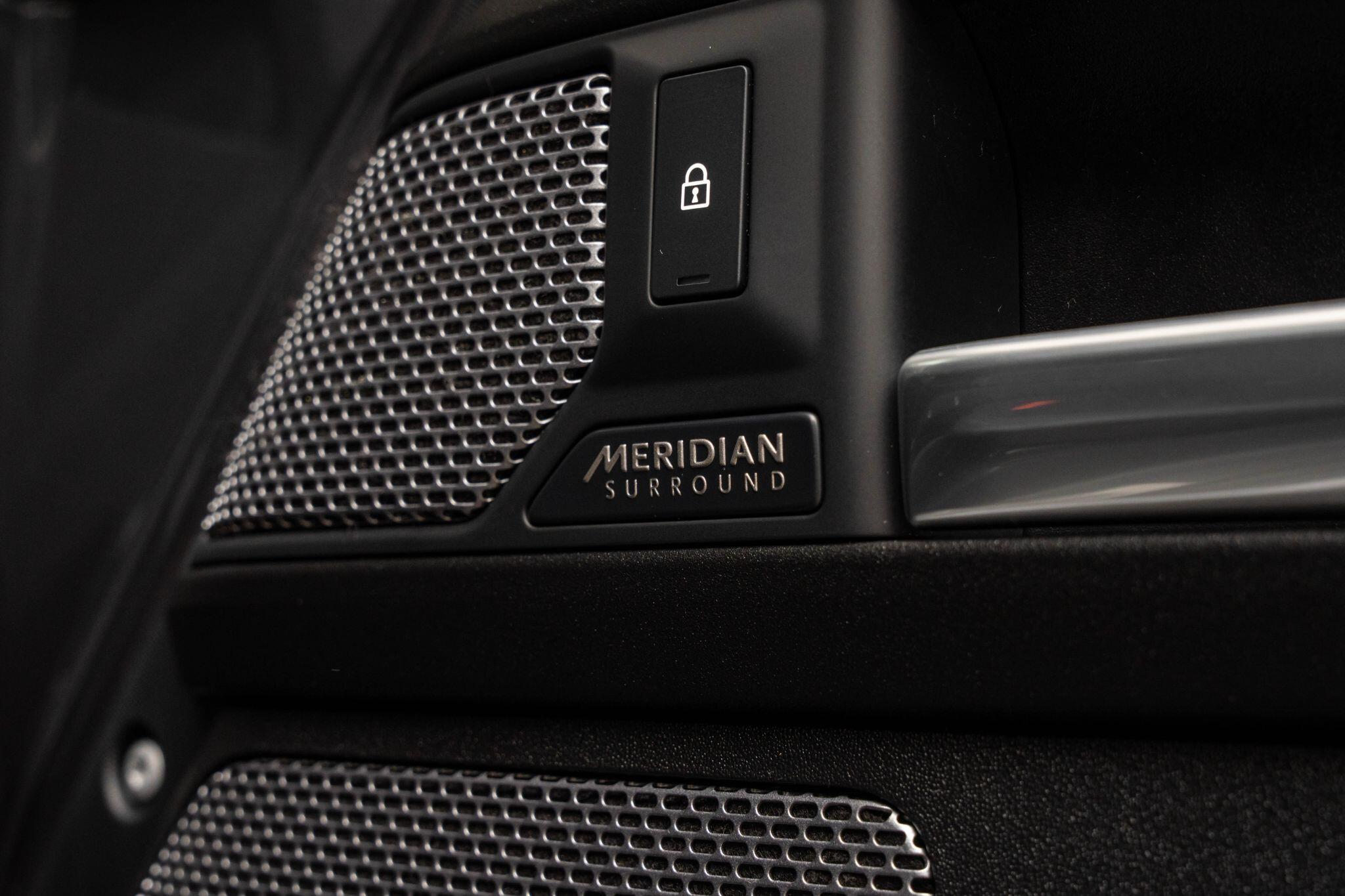 Land Rover Defender view 31