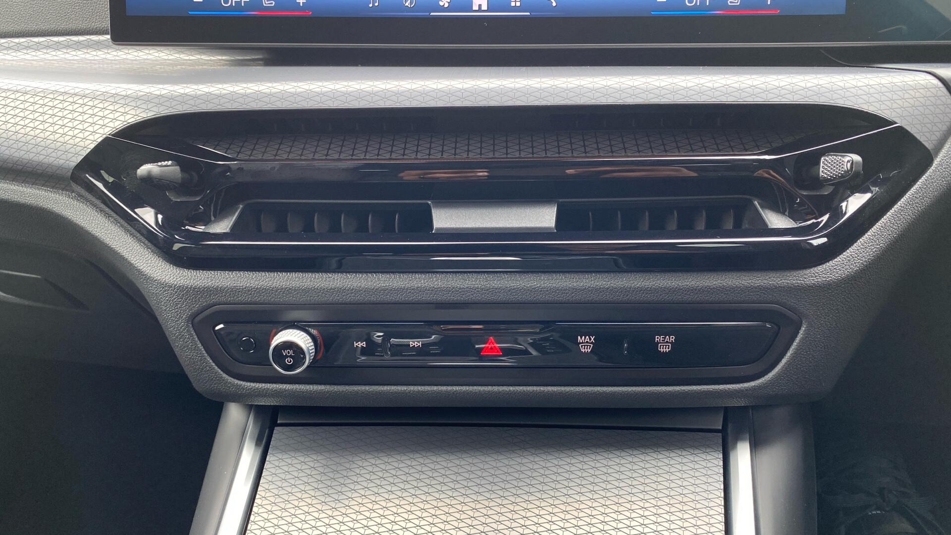 BMW 3 Series view 28