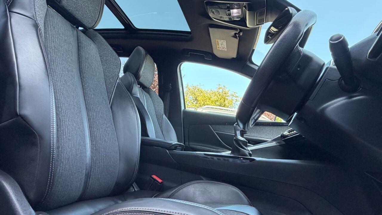 Peugeot 3008 view 11