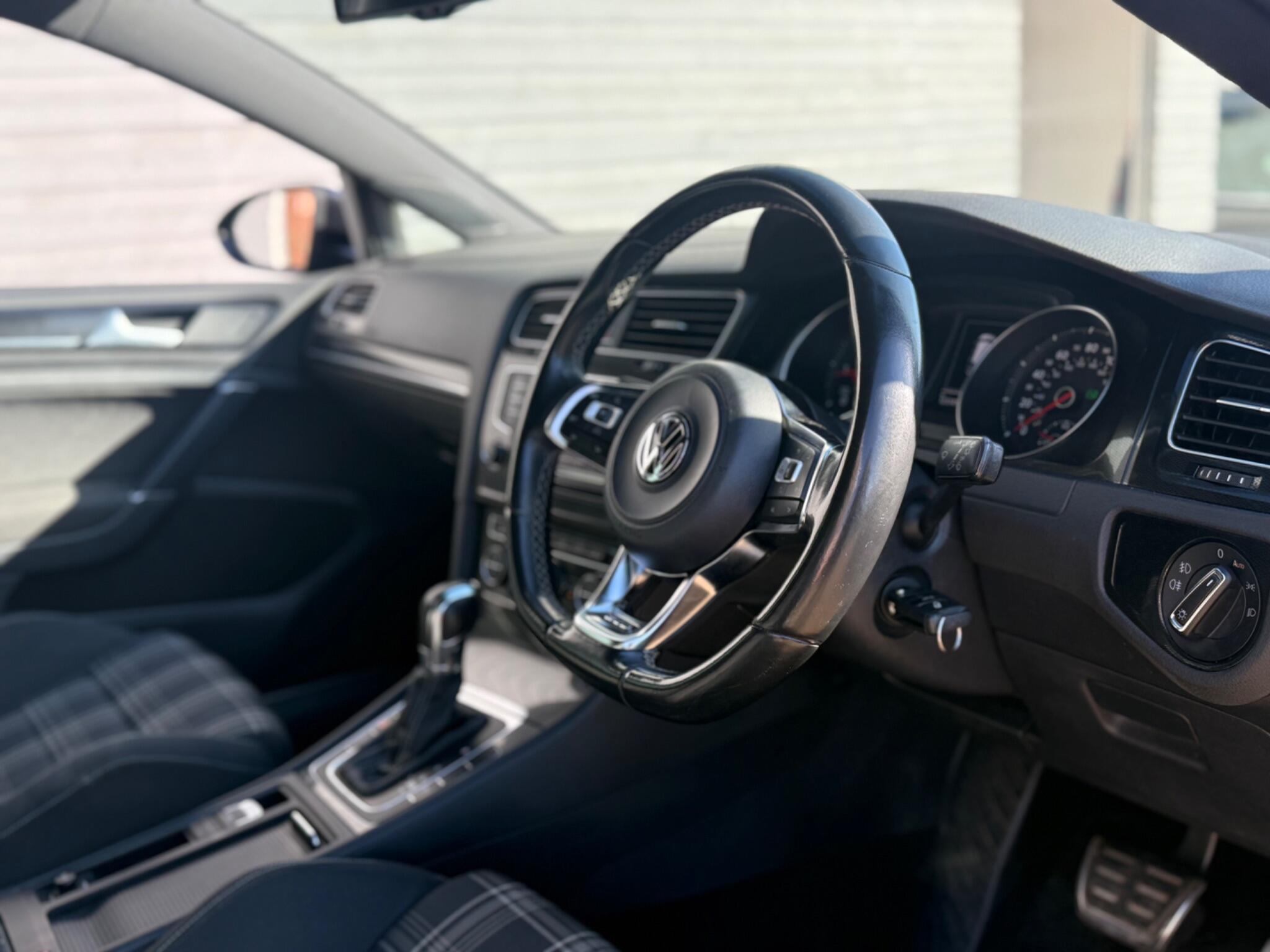 Volkswagen Golf view 13