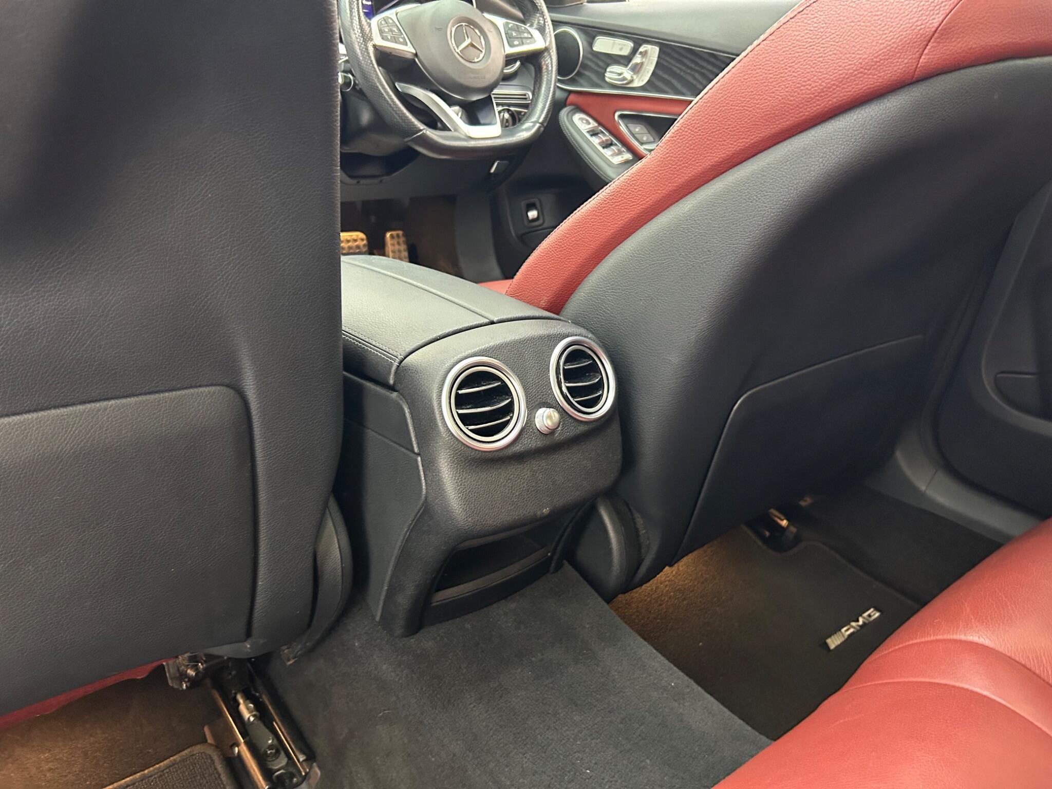 Mercedes-Benz C Class view 12