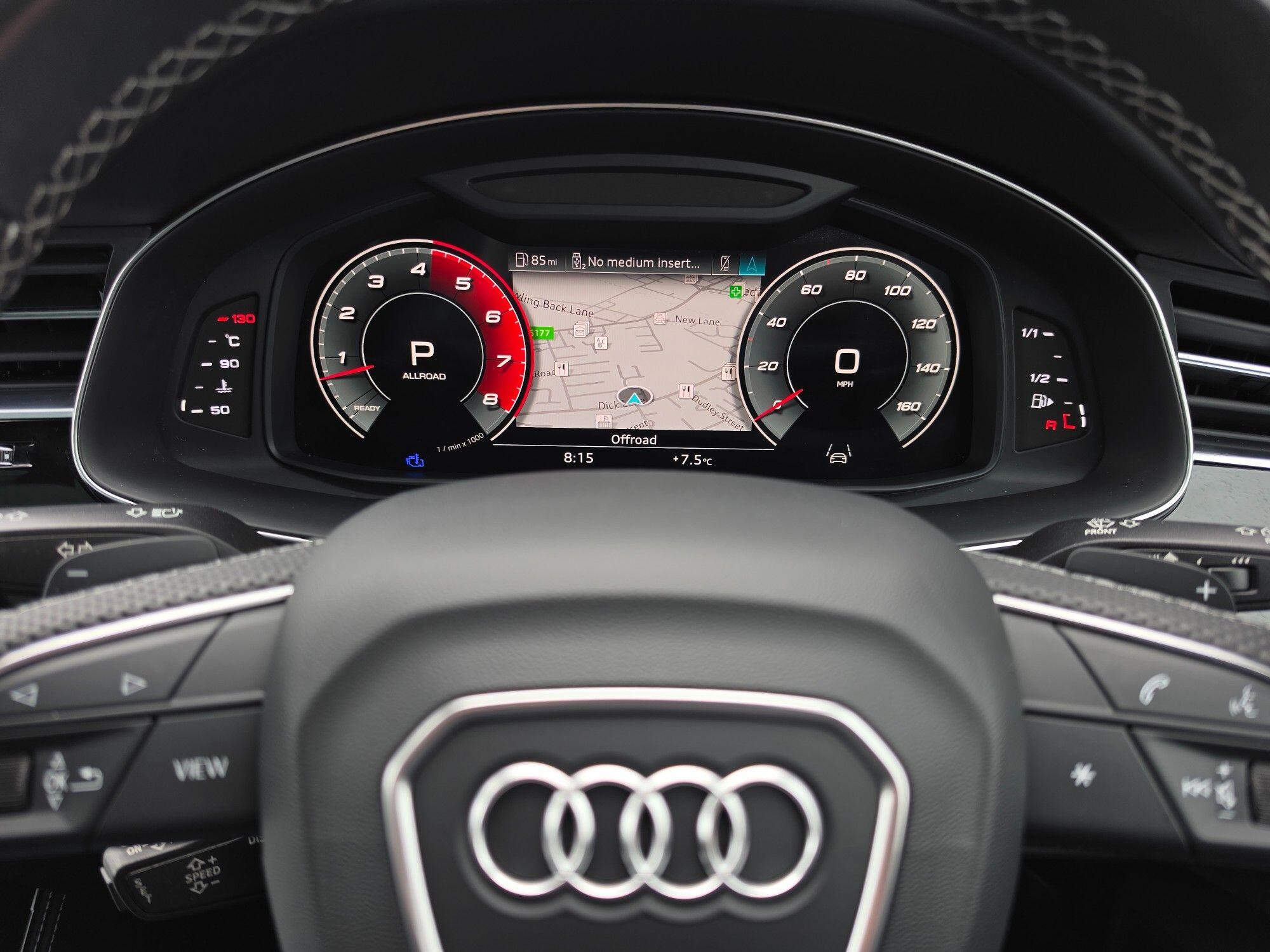 Audi Q8 view 31