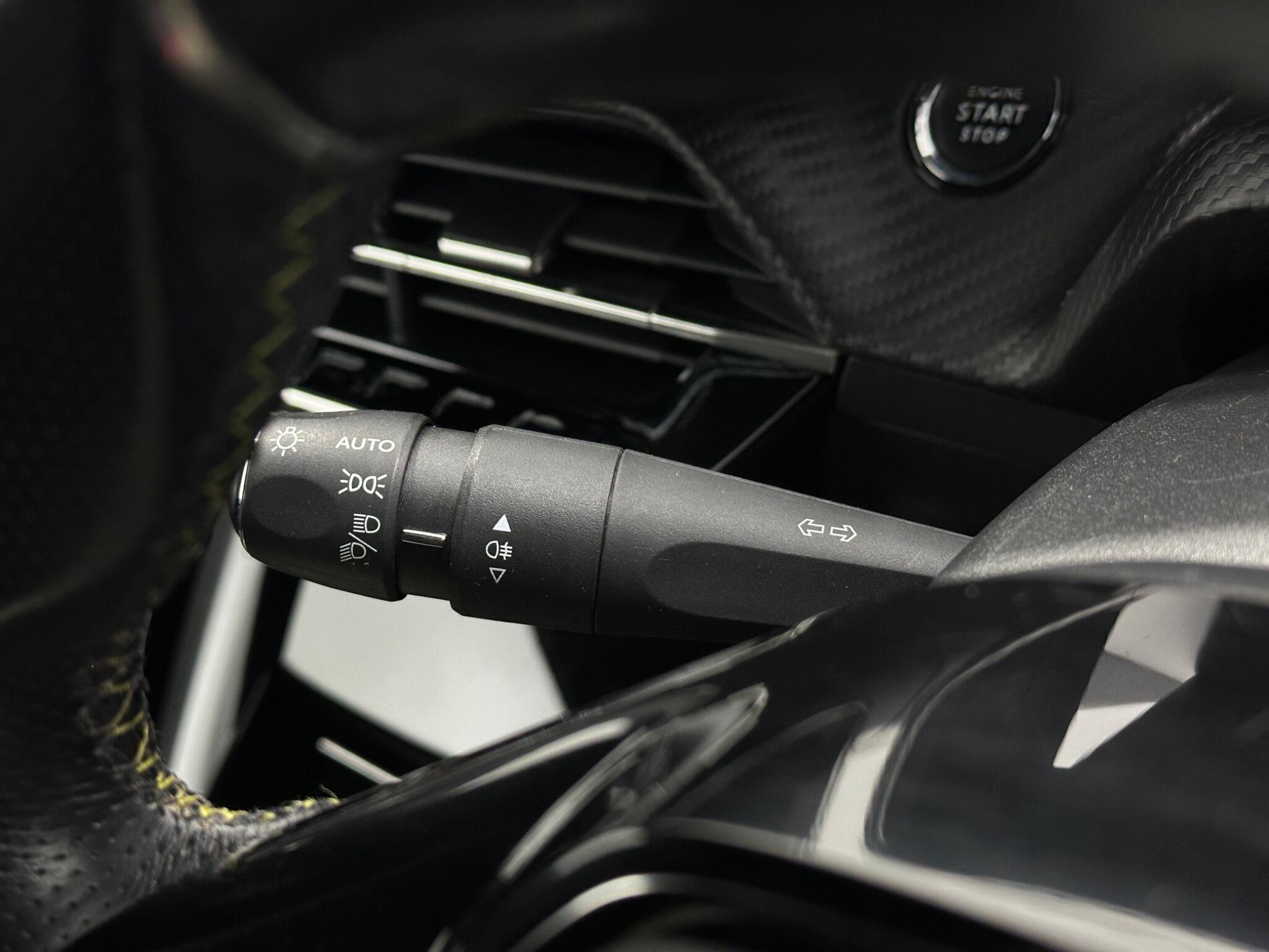 Peugeot 208 view 14