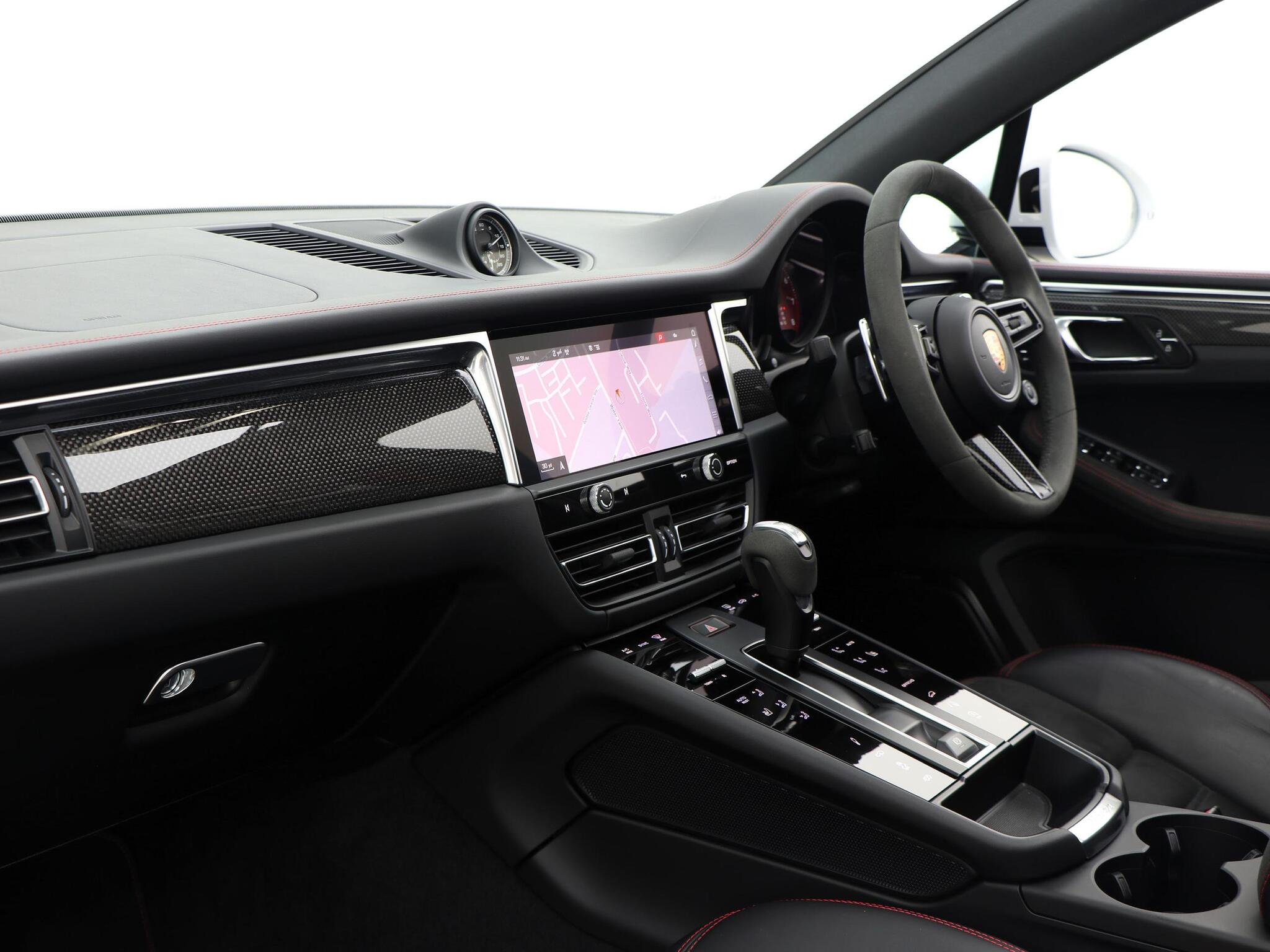 Porsche Macan view 3
