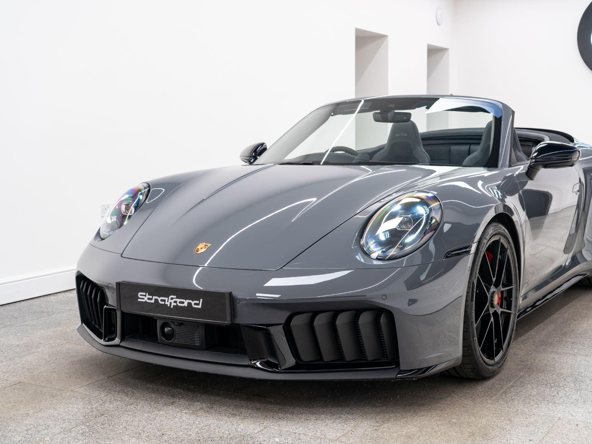 Porsche 911 view 13
