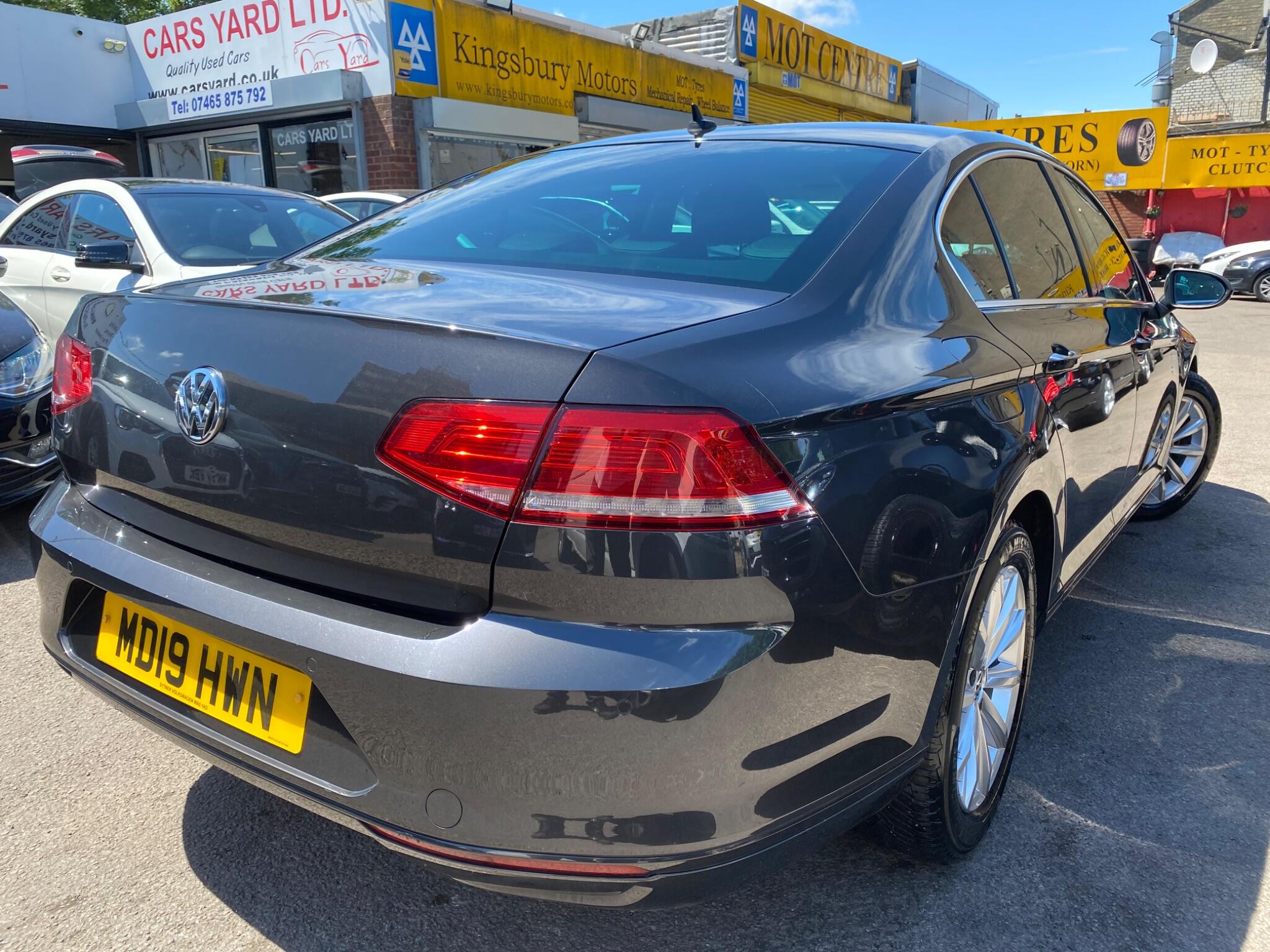 Volkswagen Passat view 14