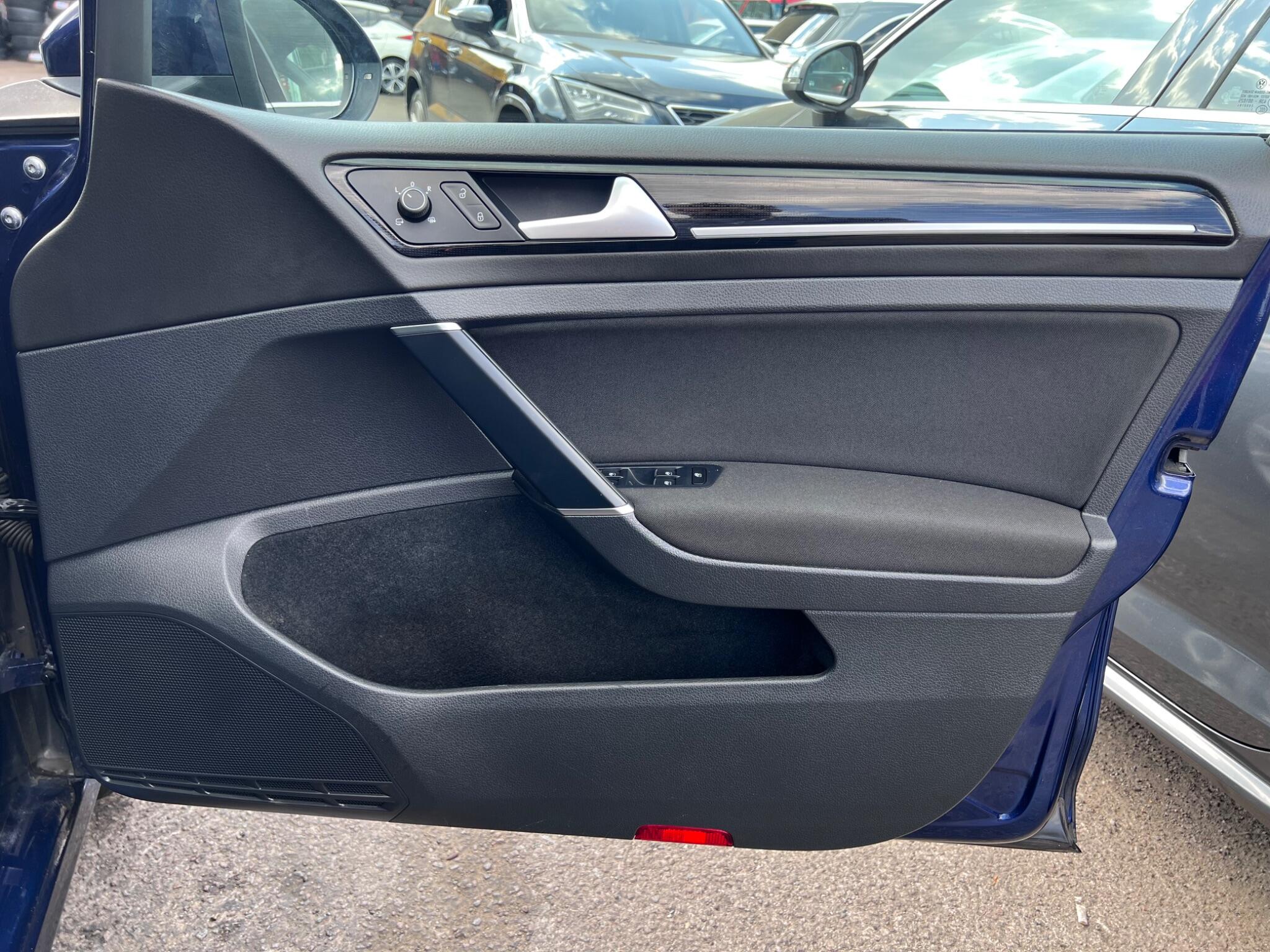 Volkswagen Golf view 16