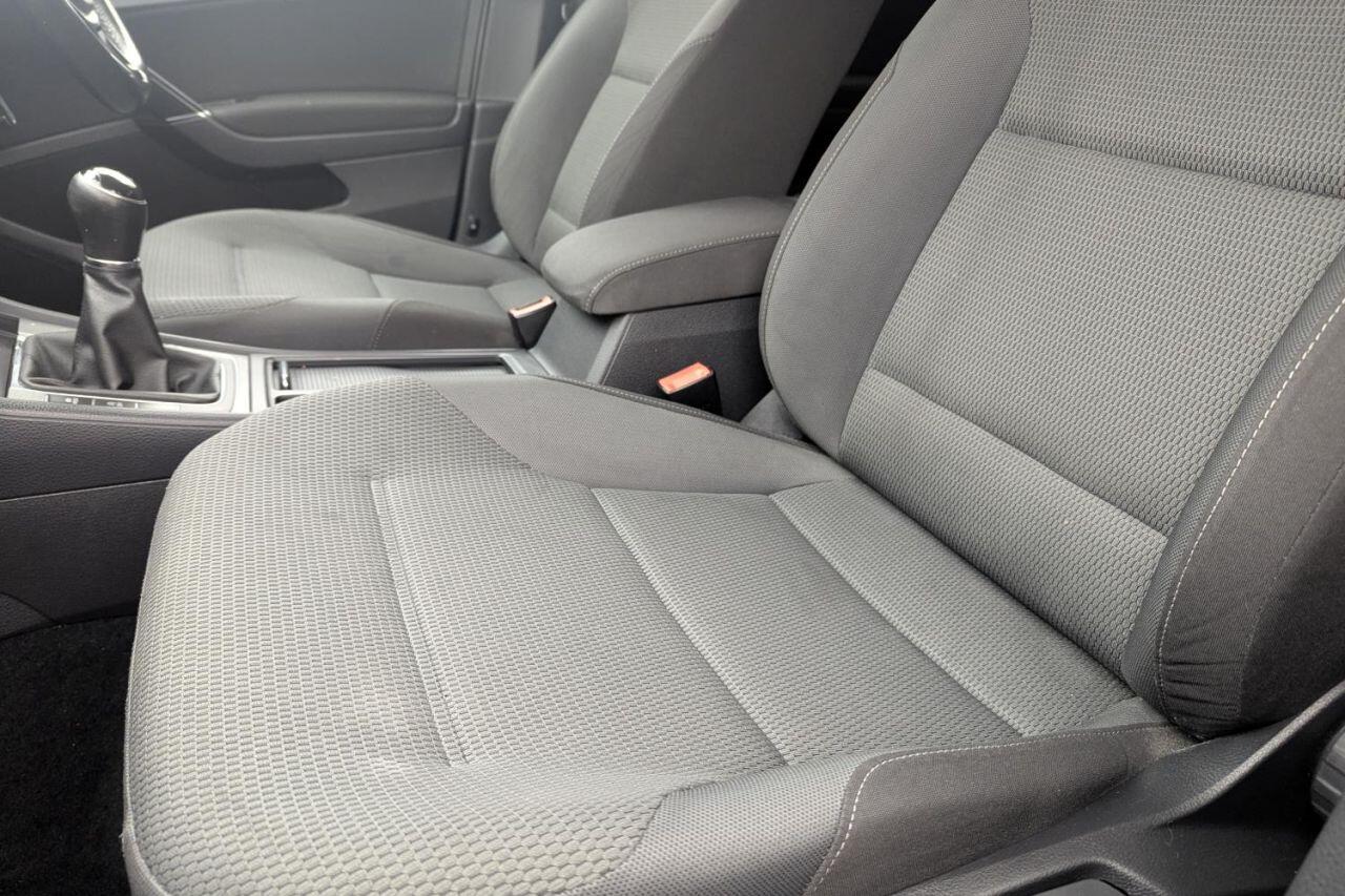 Volkswagen Golf view 24