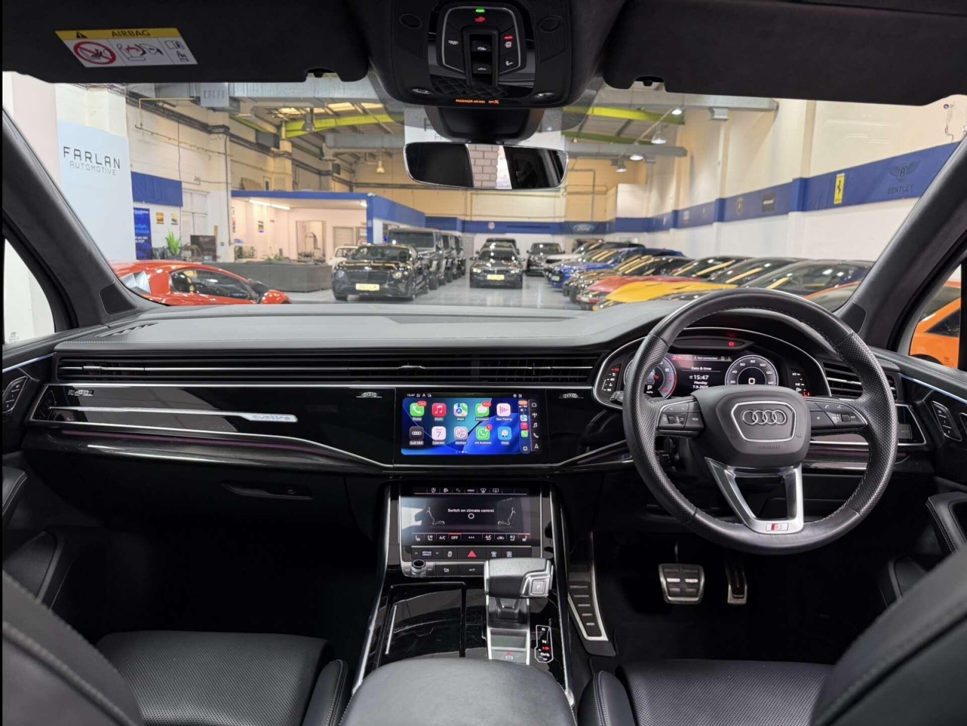 Audi Q7 view 2