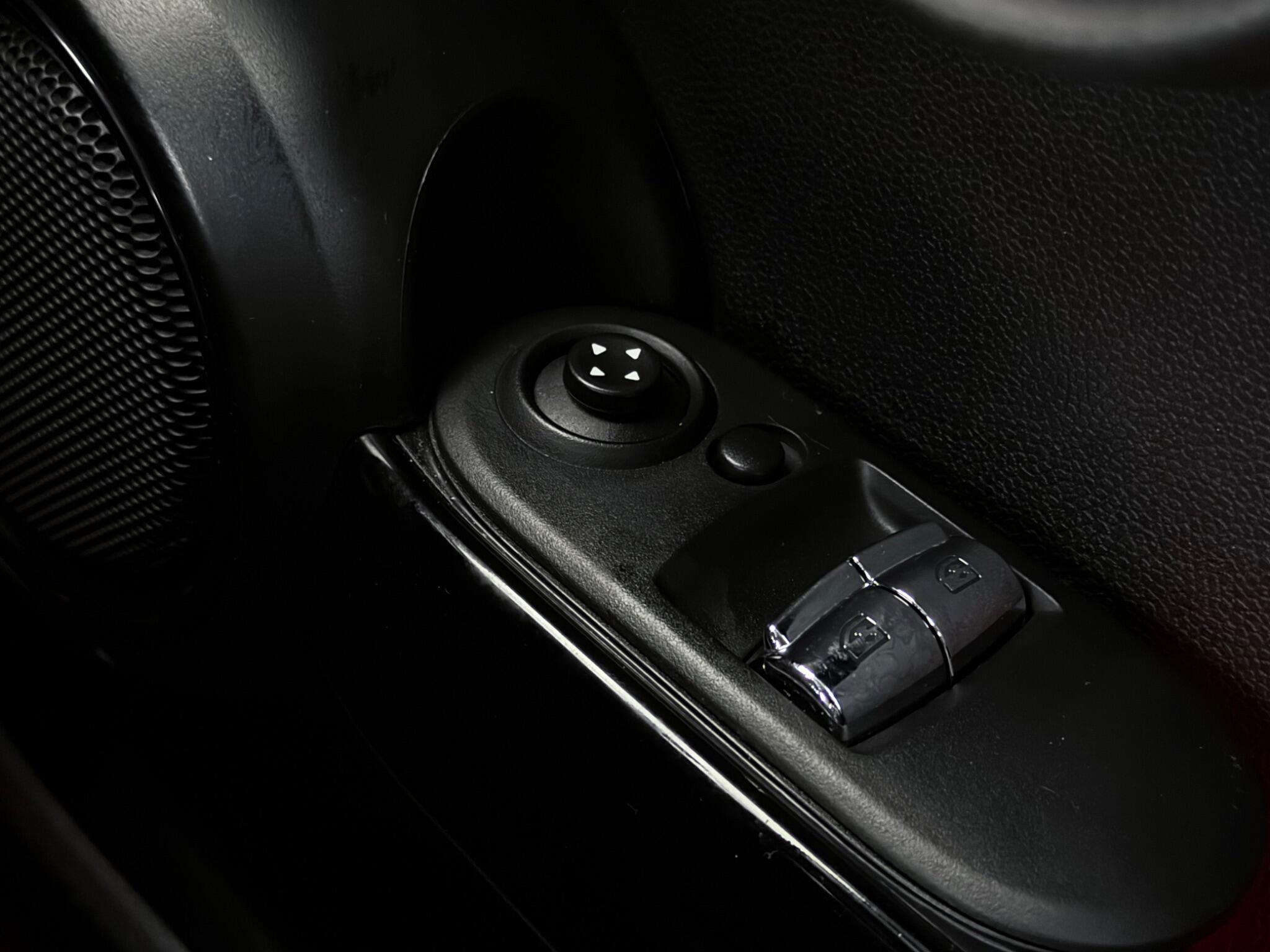 Mini Hatch view 20