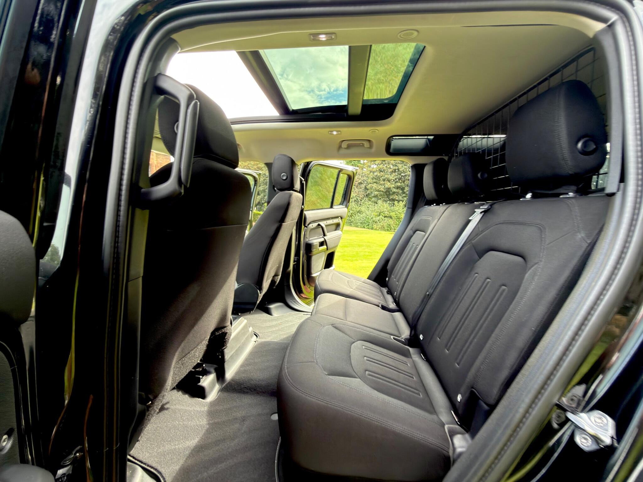 Land Rover Defender 110 view 13