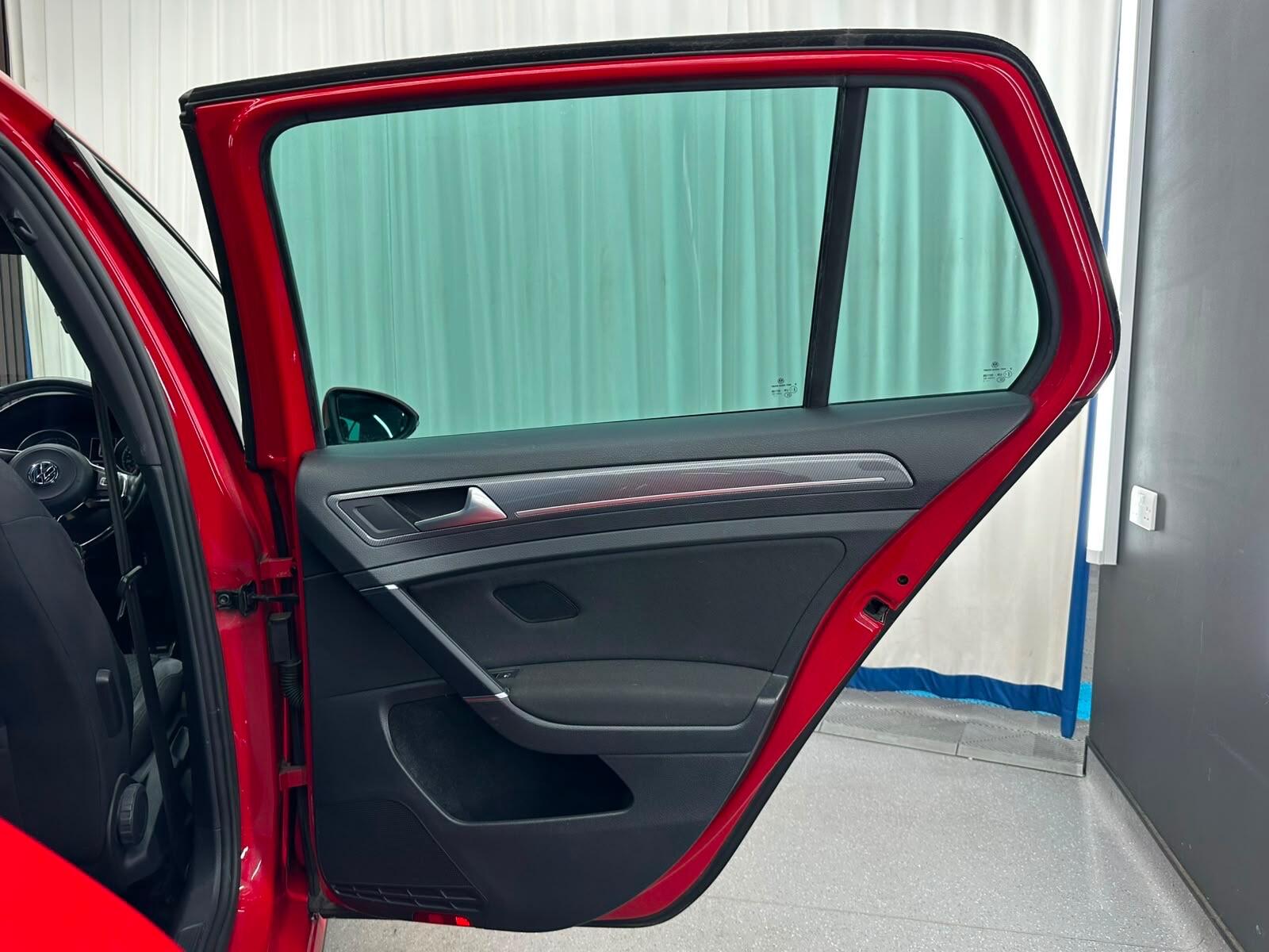 Volkswagen Golf view 15