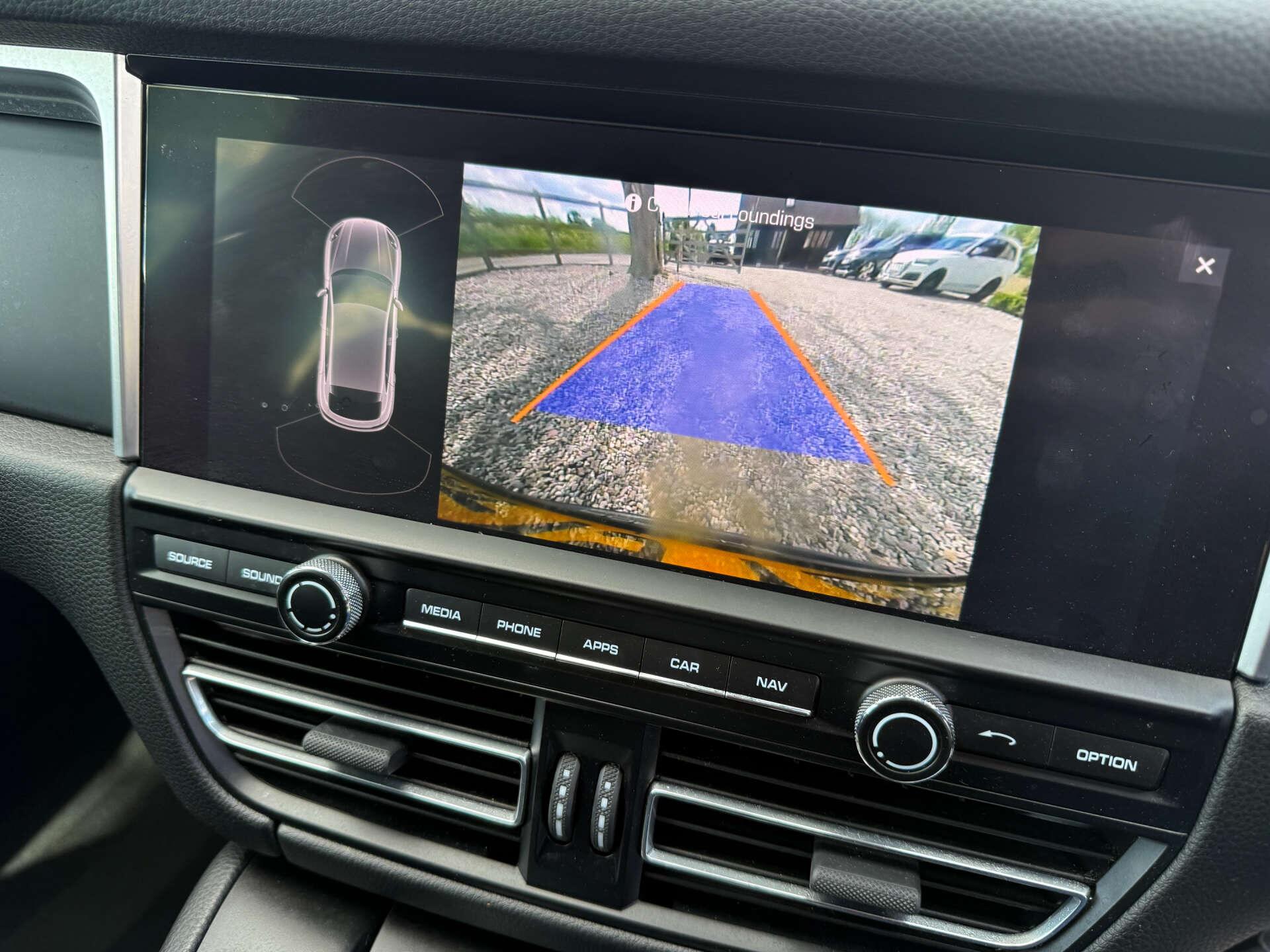 Porsche Macan view 23