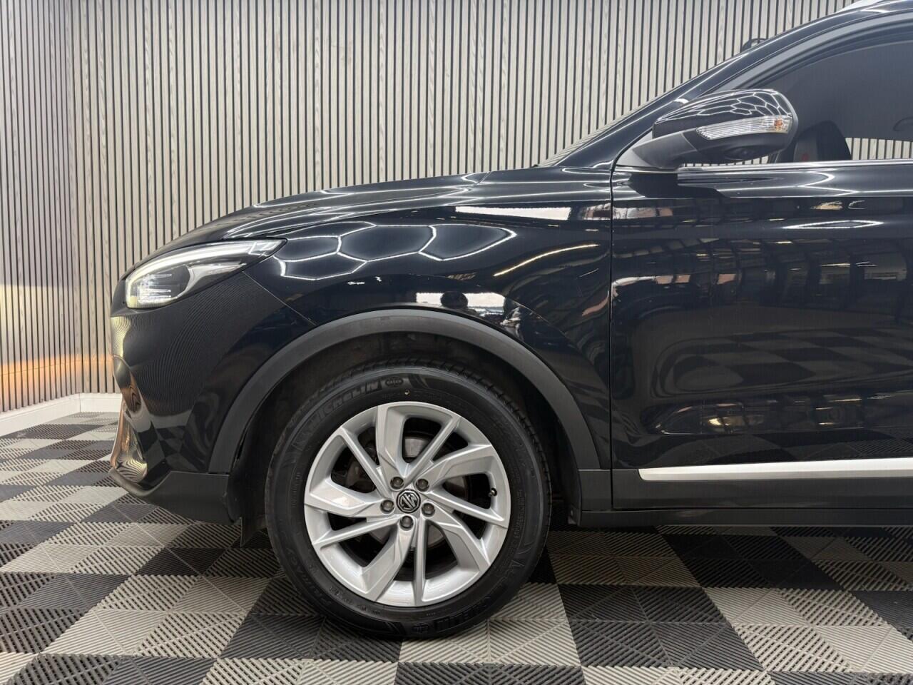 MG ZS view 25