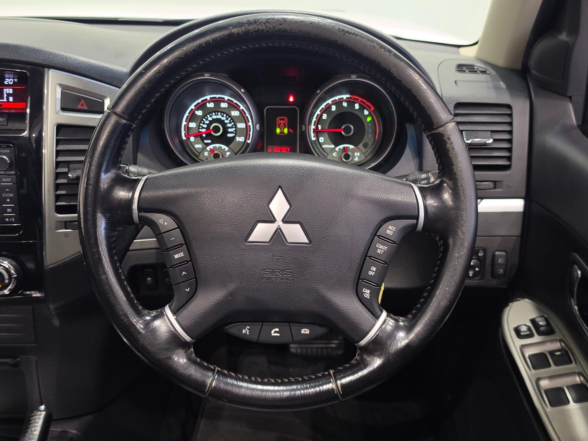 Mitsubishi Shogun view 36