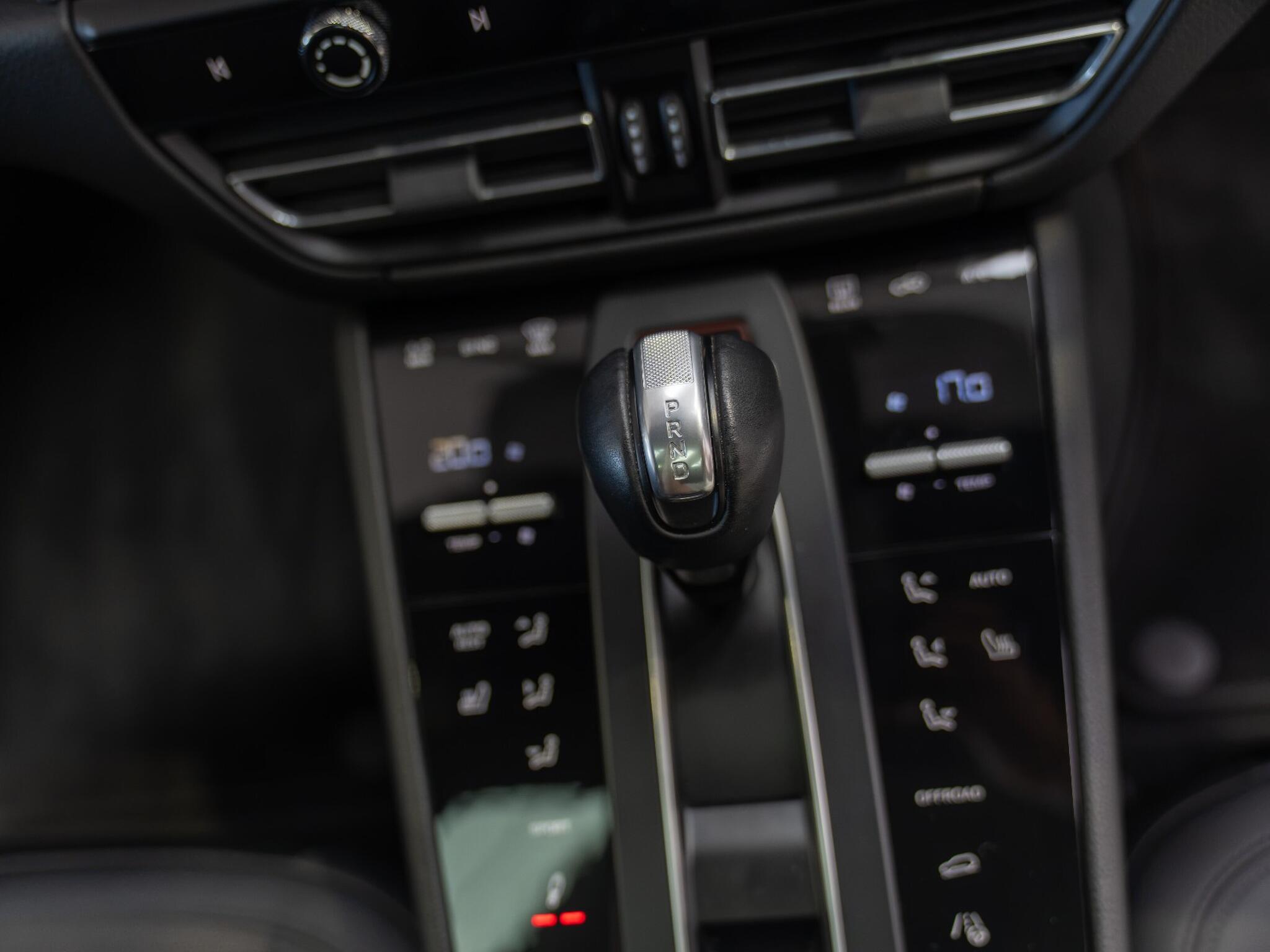 Porsche Macan view 8
