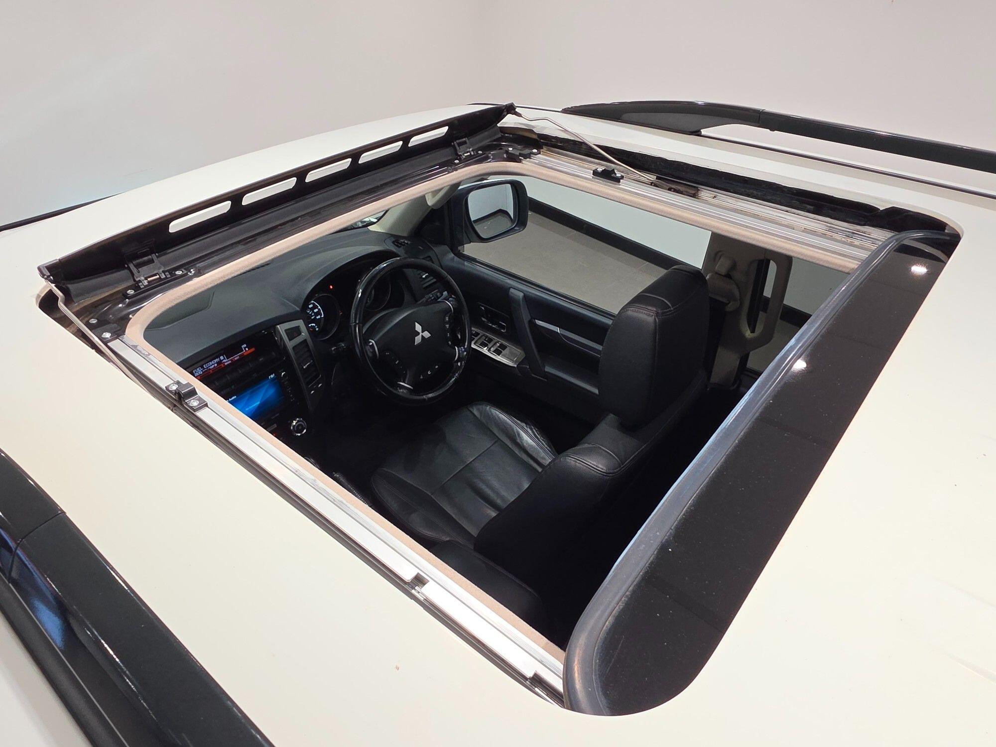 Mitsubishi Shogun view 15