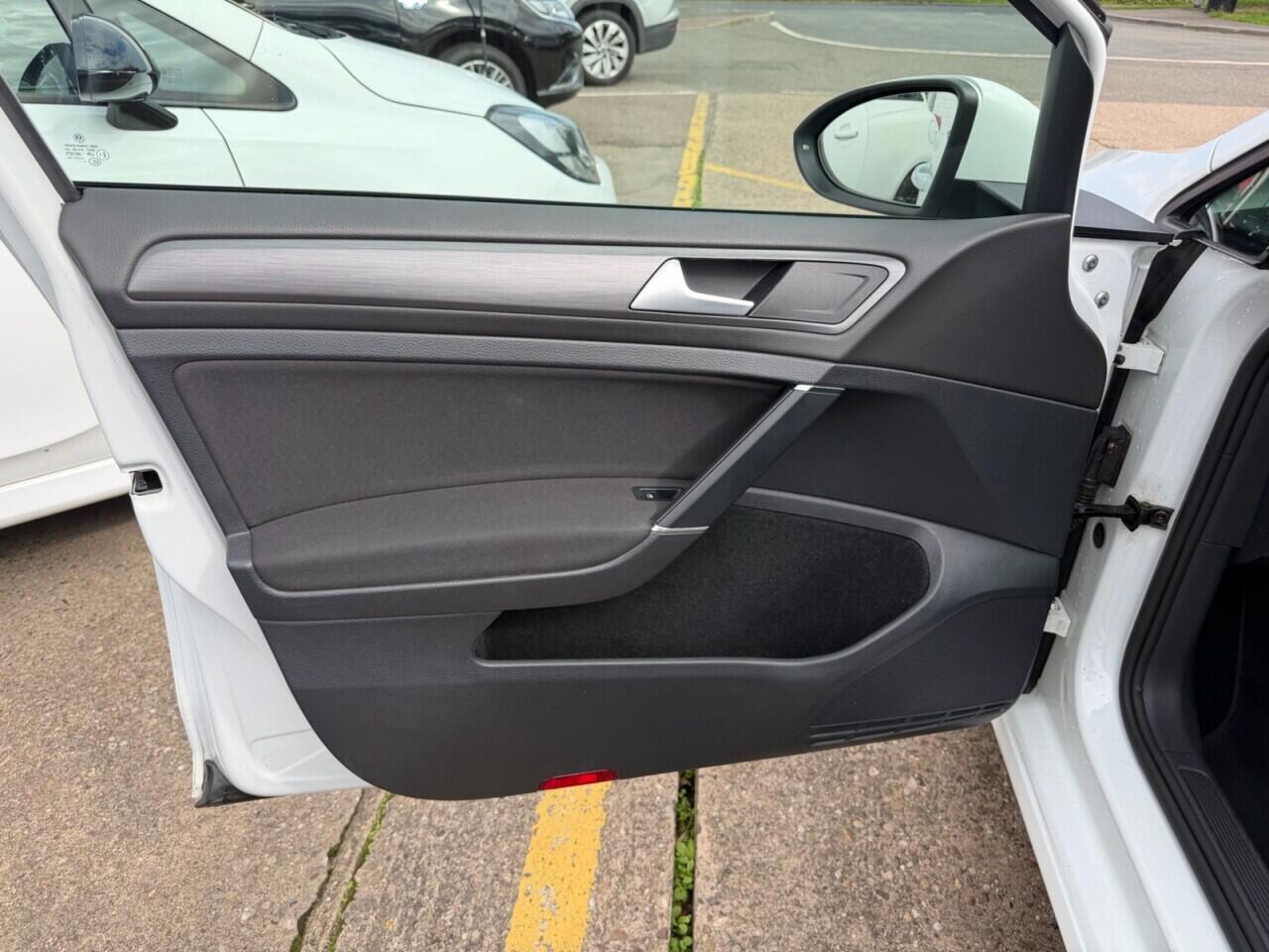Volkswagen Golf view 33