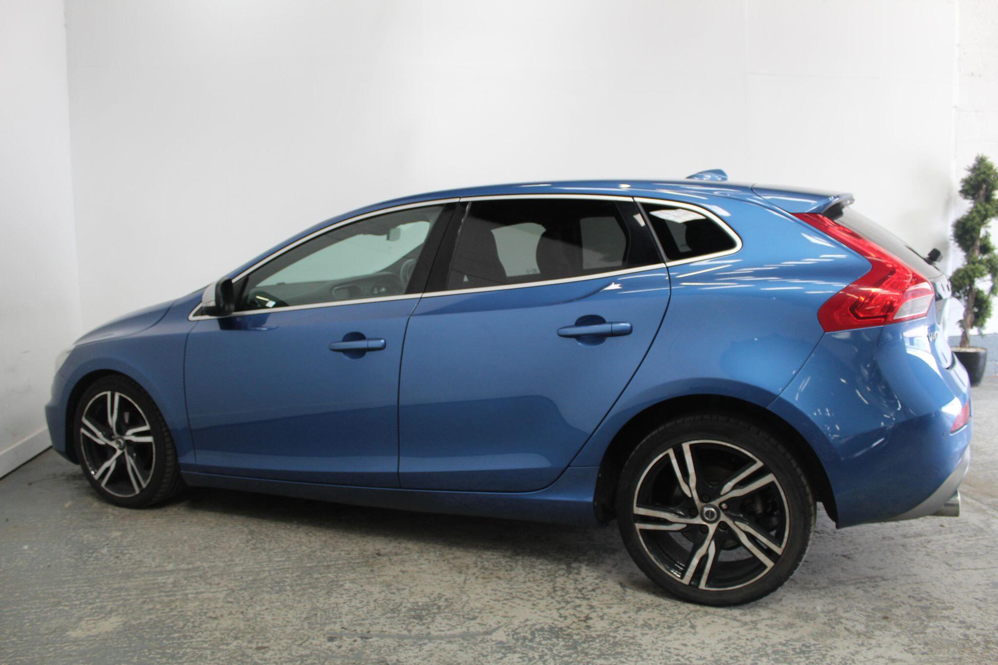 Volvo V40 view 10