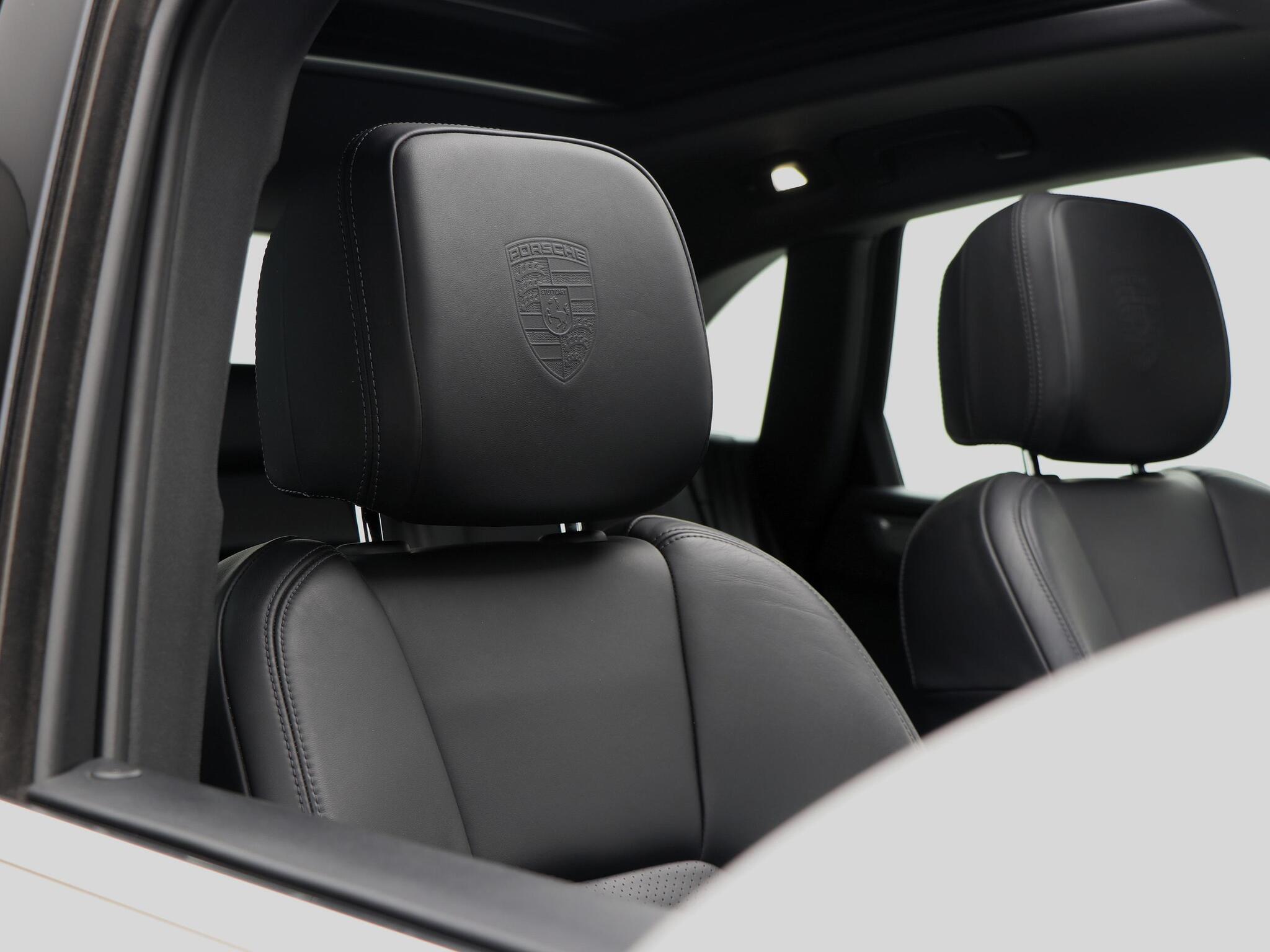 Porsche Macan view 45