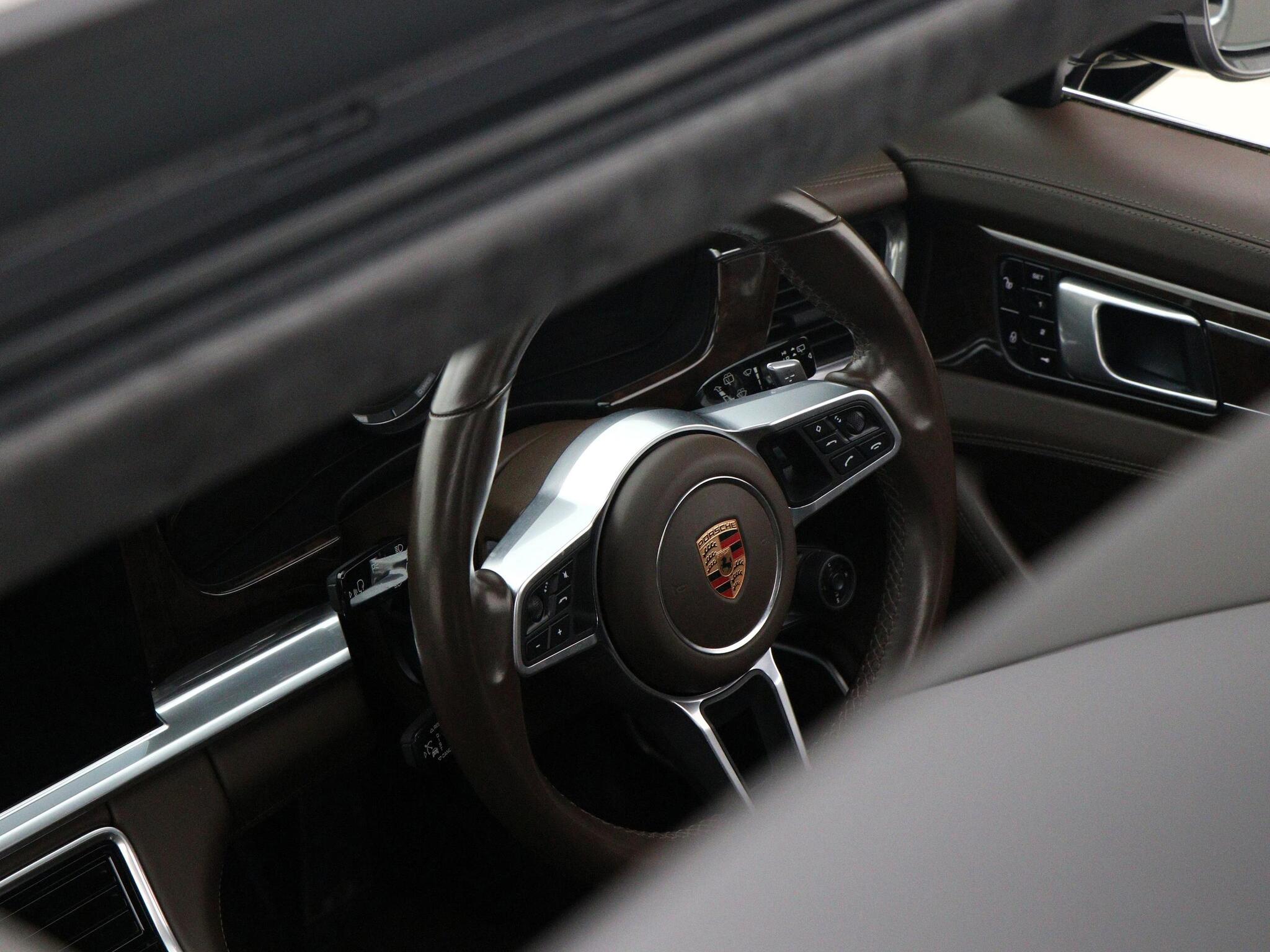 Porsche Panamera view 26