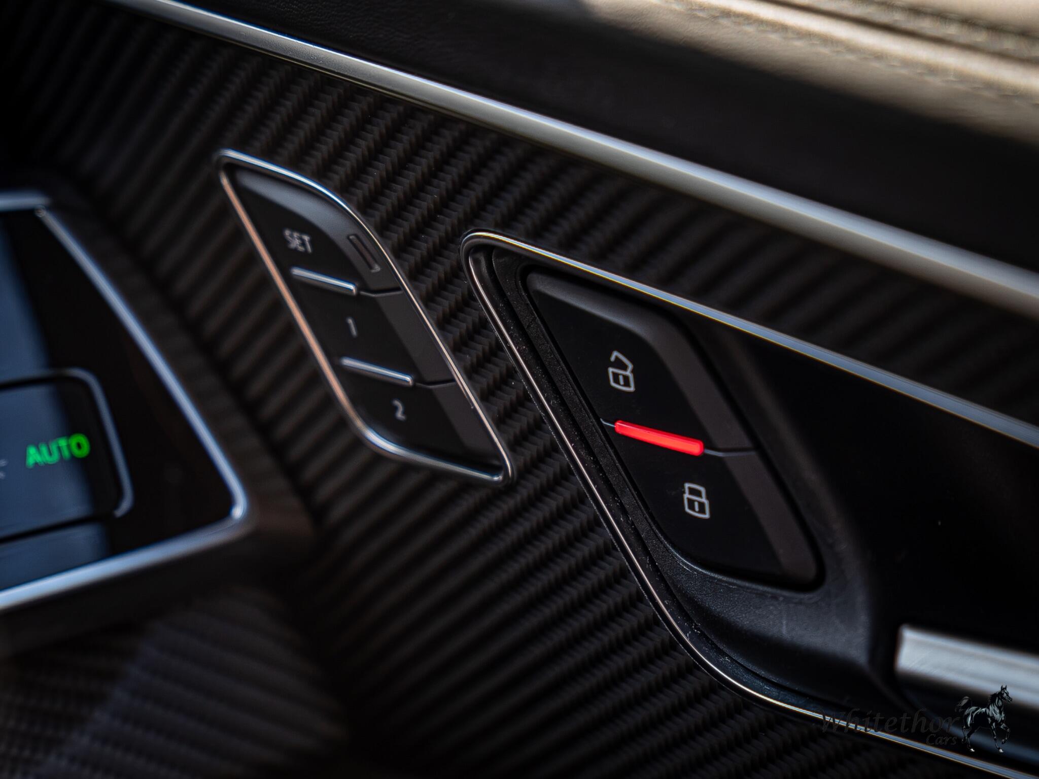 Audi RS Q8 view 29