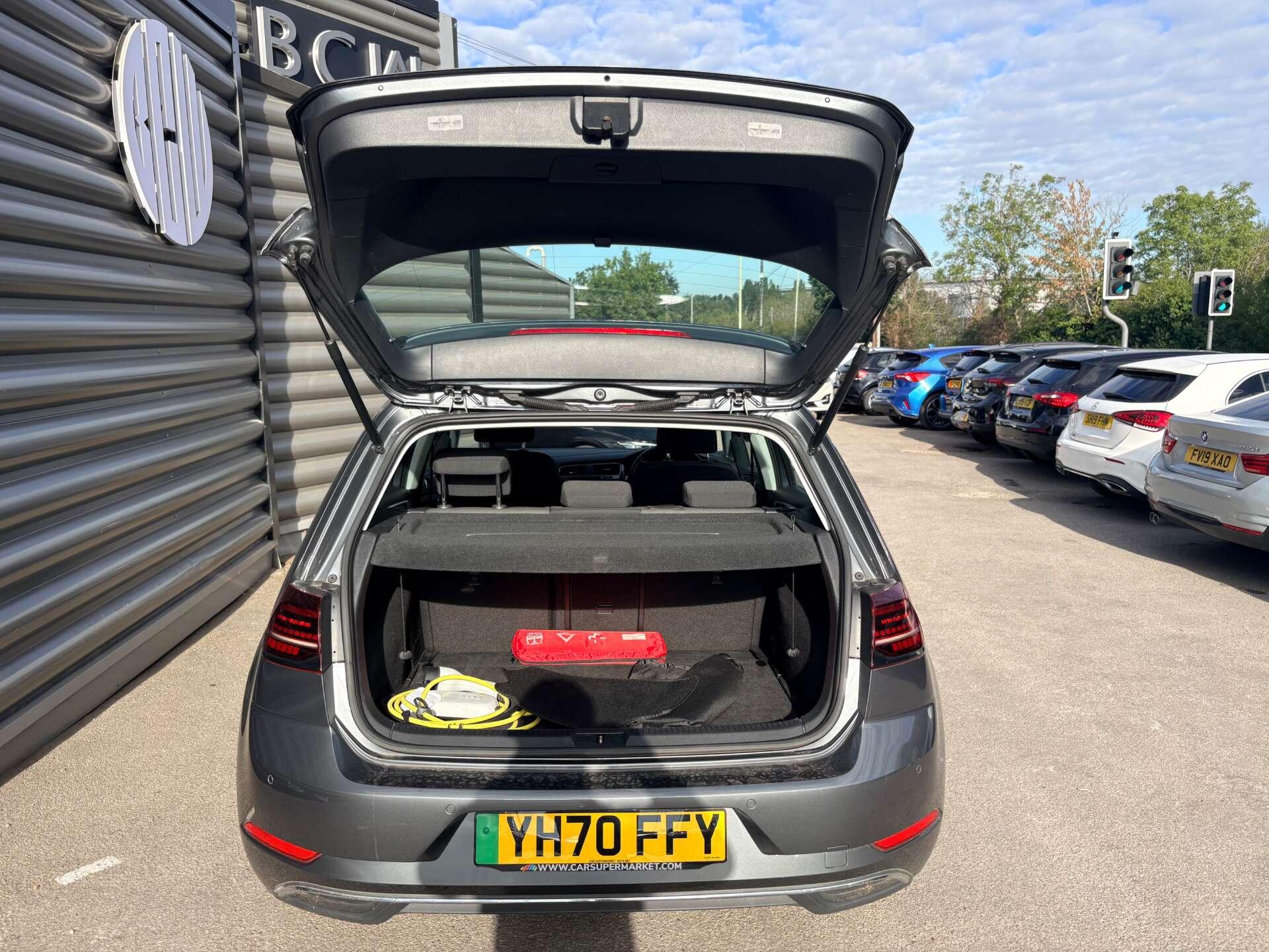 Volkswagen e-Golf view 7
