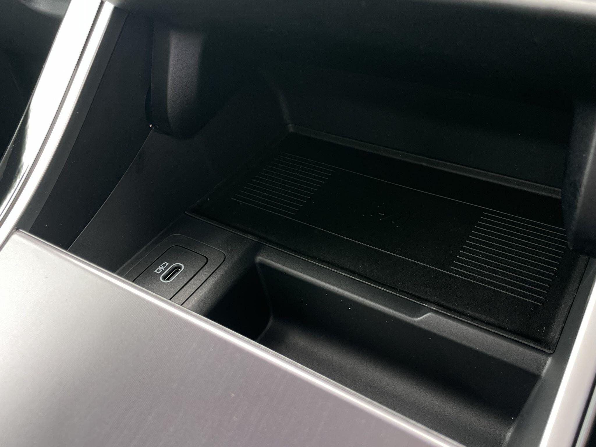 Land Rover Range Rover Velar view 37