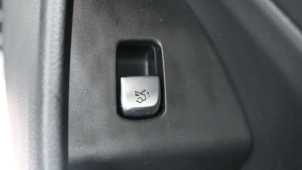 Mercedes-Benz E Class view 41