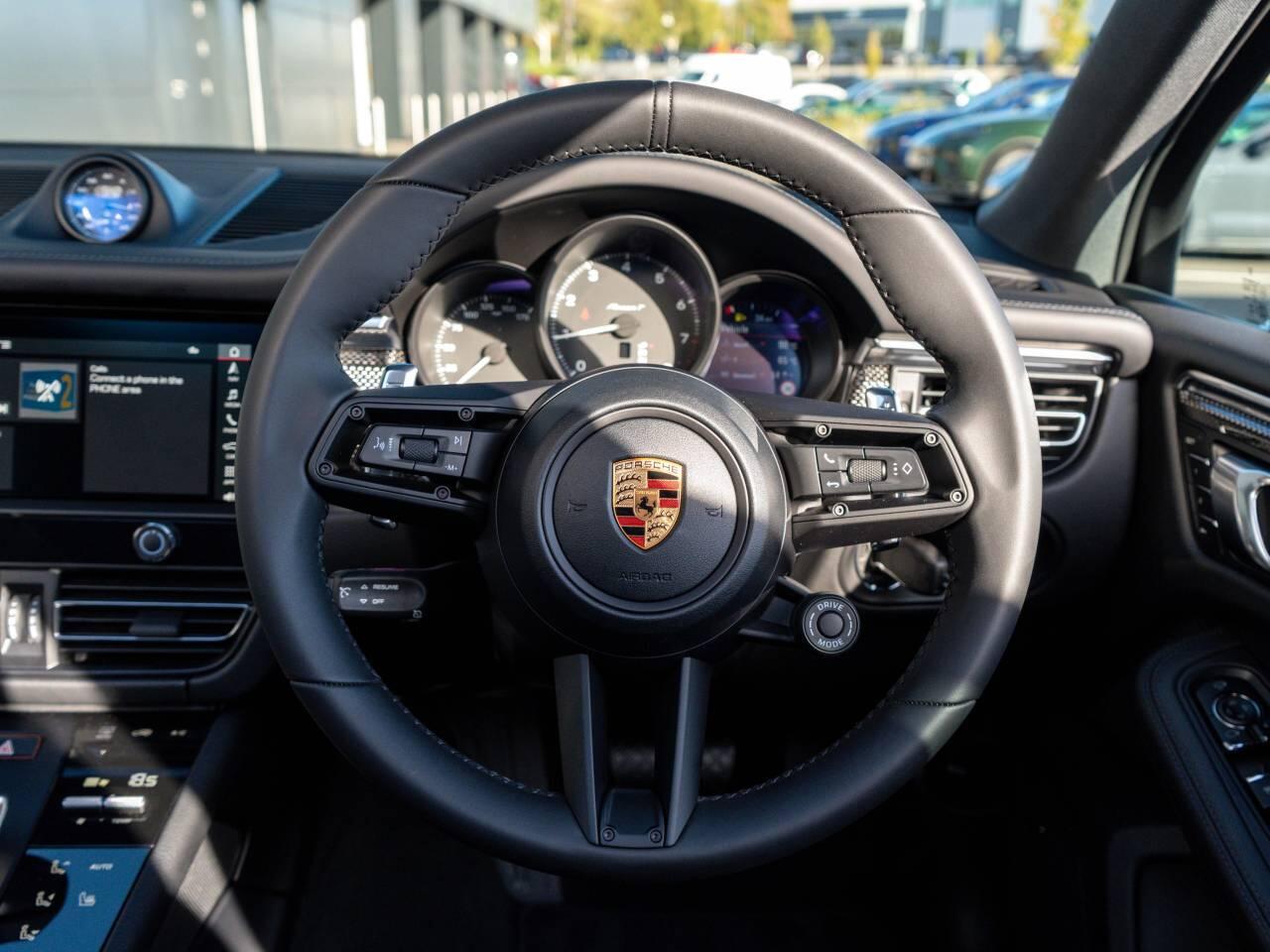 Porsche Macan view 25