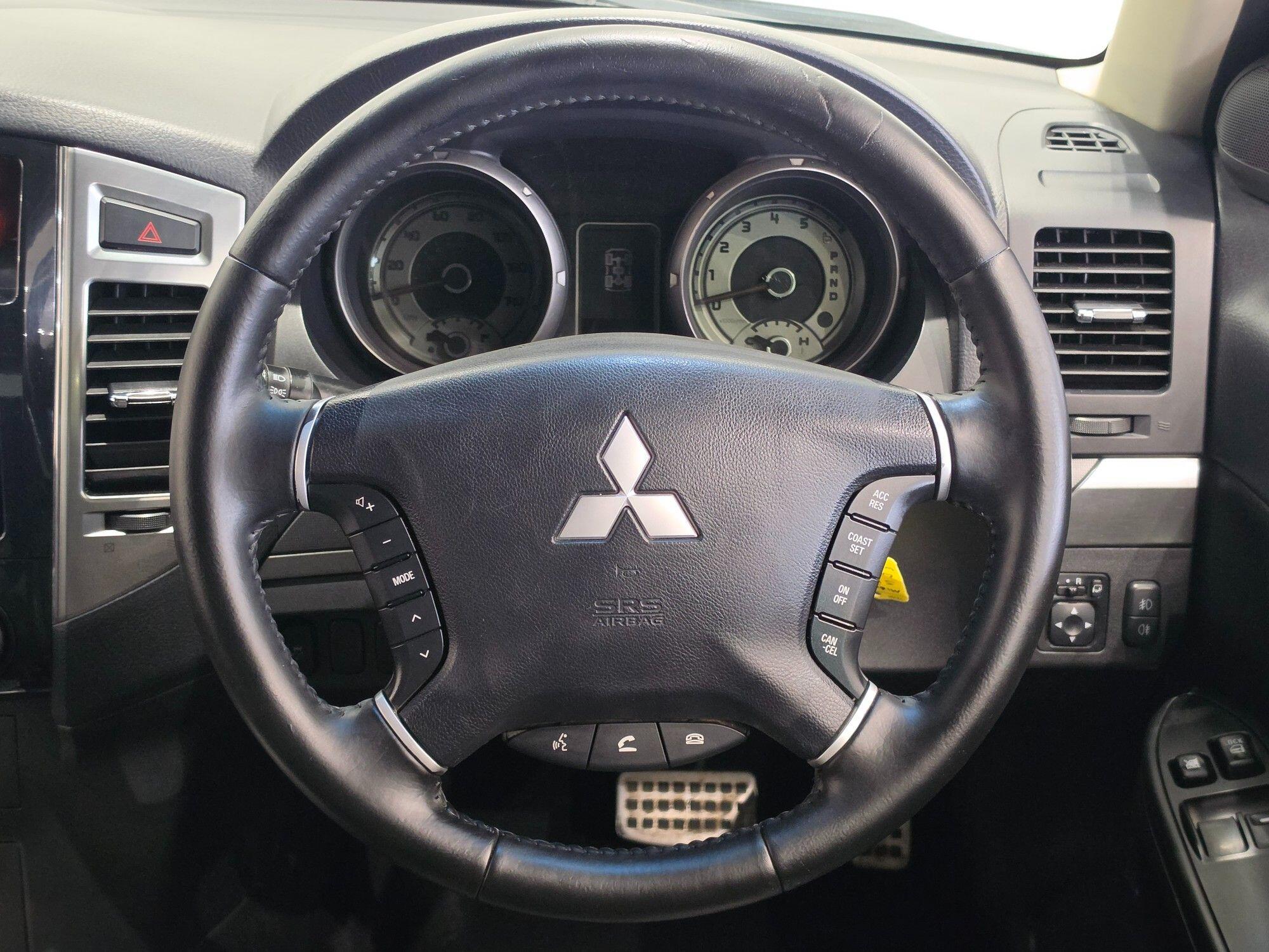 Mitsubishi Shogun view 27