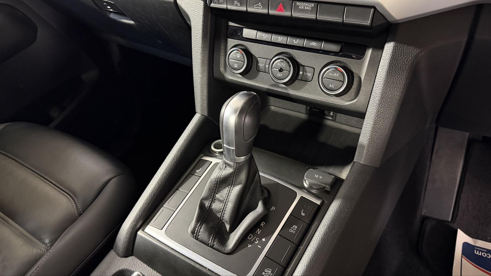 Volkswagen Amarok view 15
