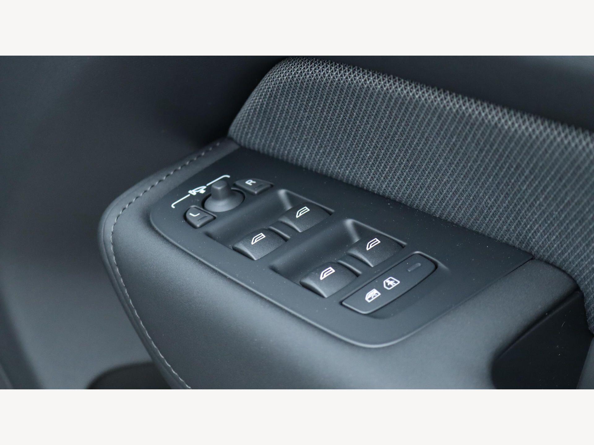 Volvo XC60 view 25