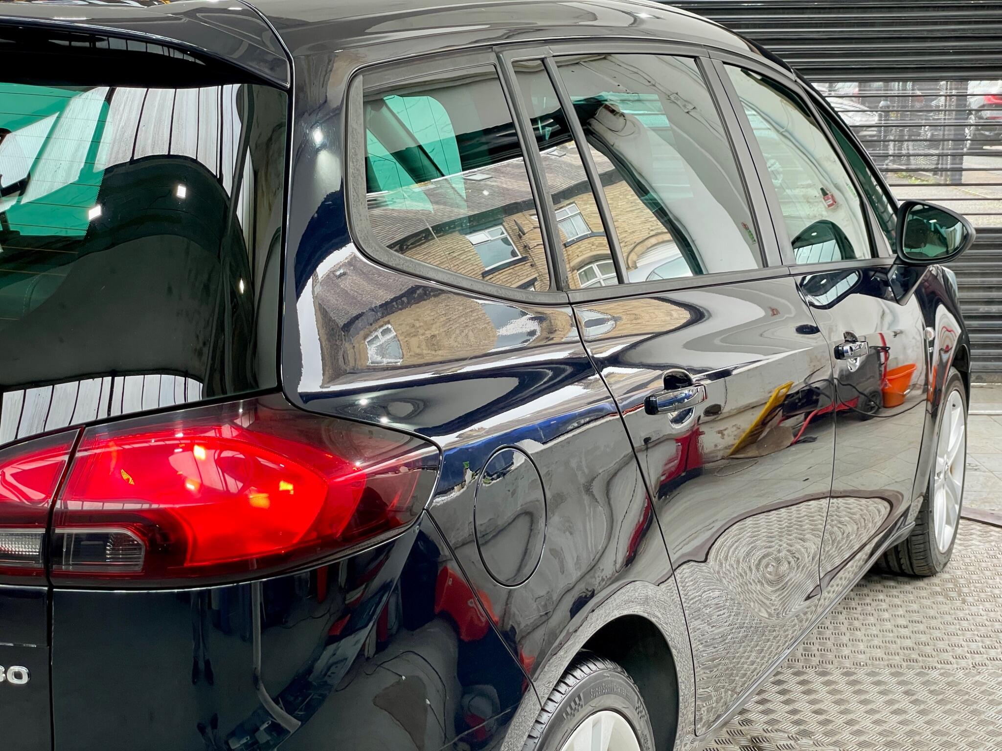 Vauxhall Zafira Tourer view 14