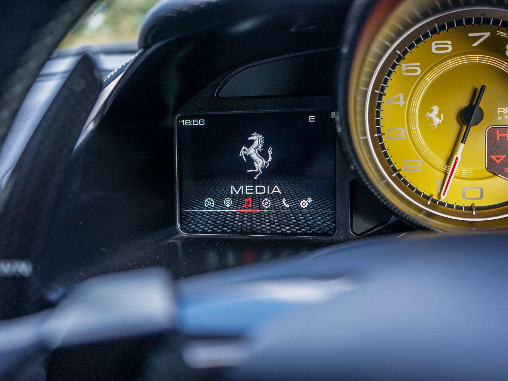 Ferrari 812 view 32