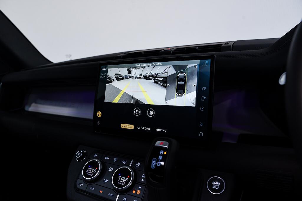 Land Rover Defender view 30