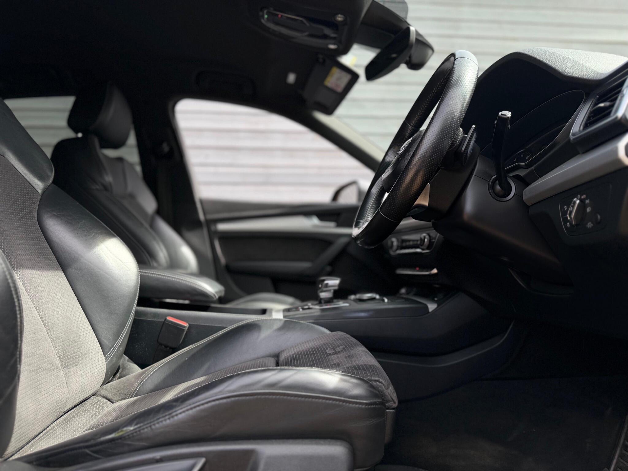 Audi Q5 view 16