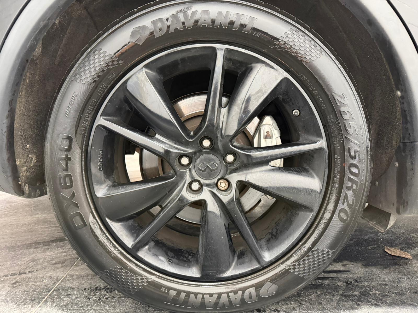 Infiniti QX70 view 26