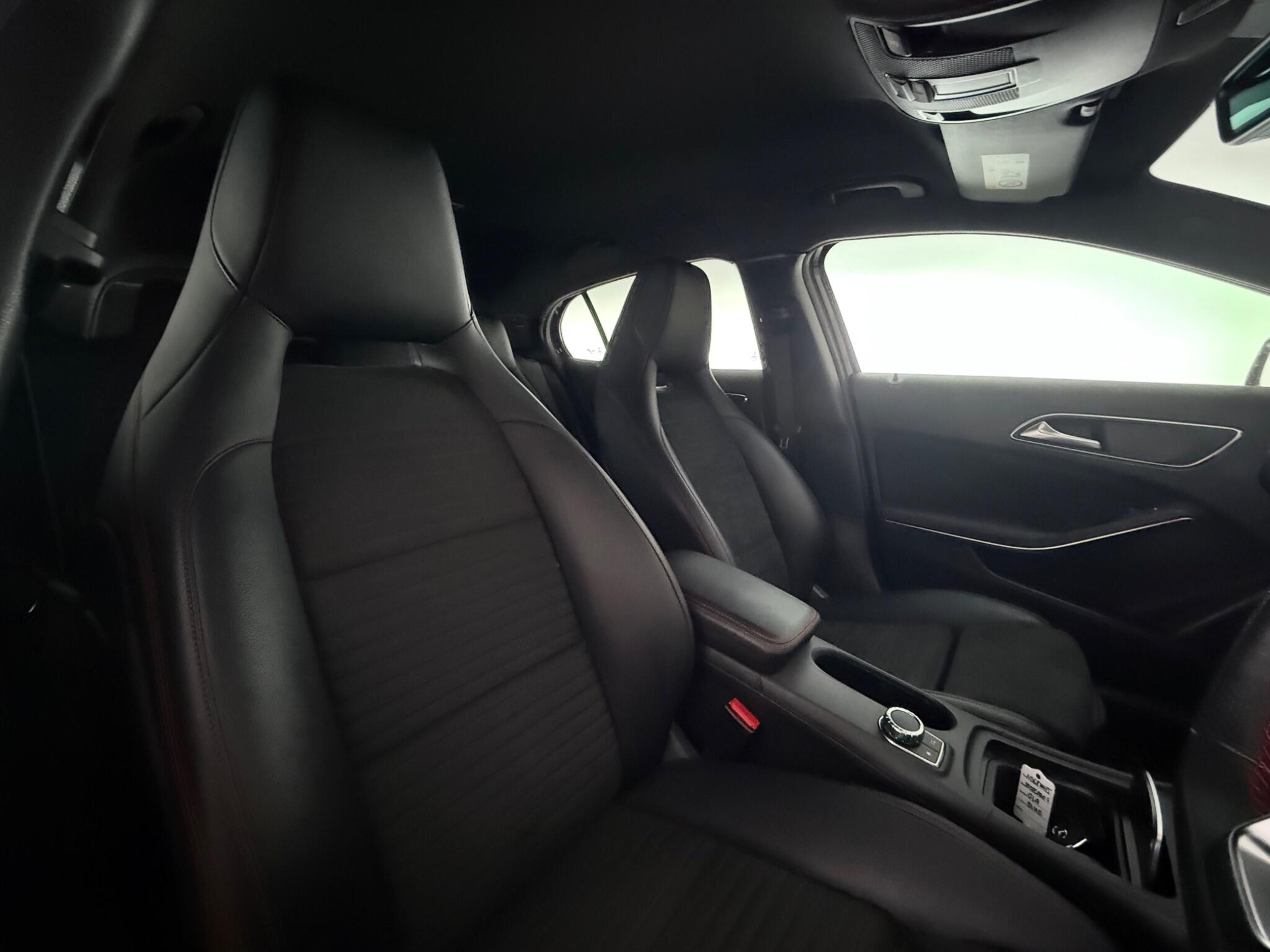 Mercedes-Benz Gla view 33
