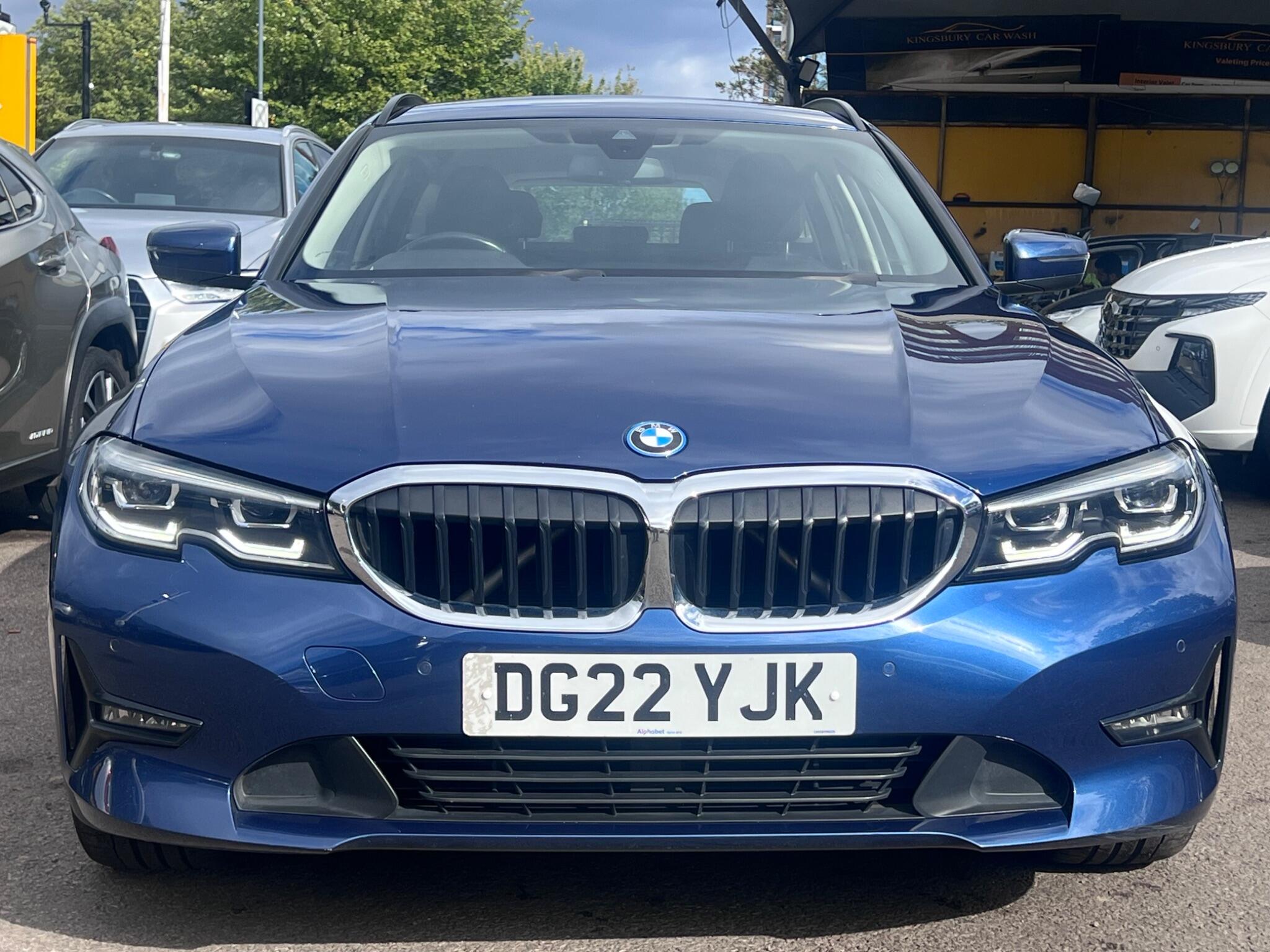 BMW 3 Series view 3