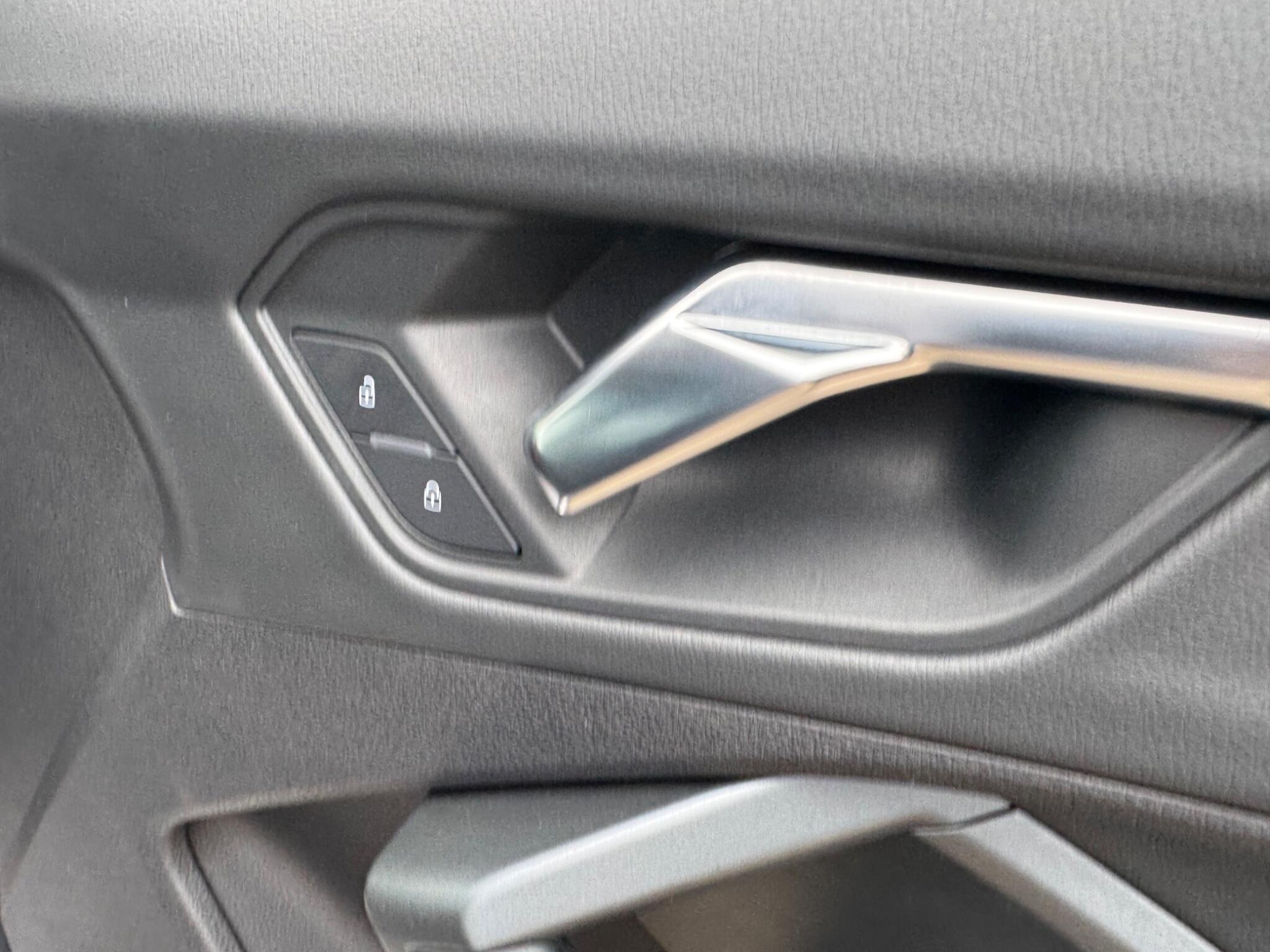 Audi Q3 view 54