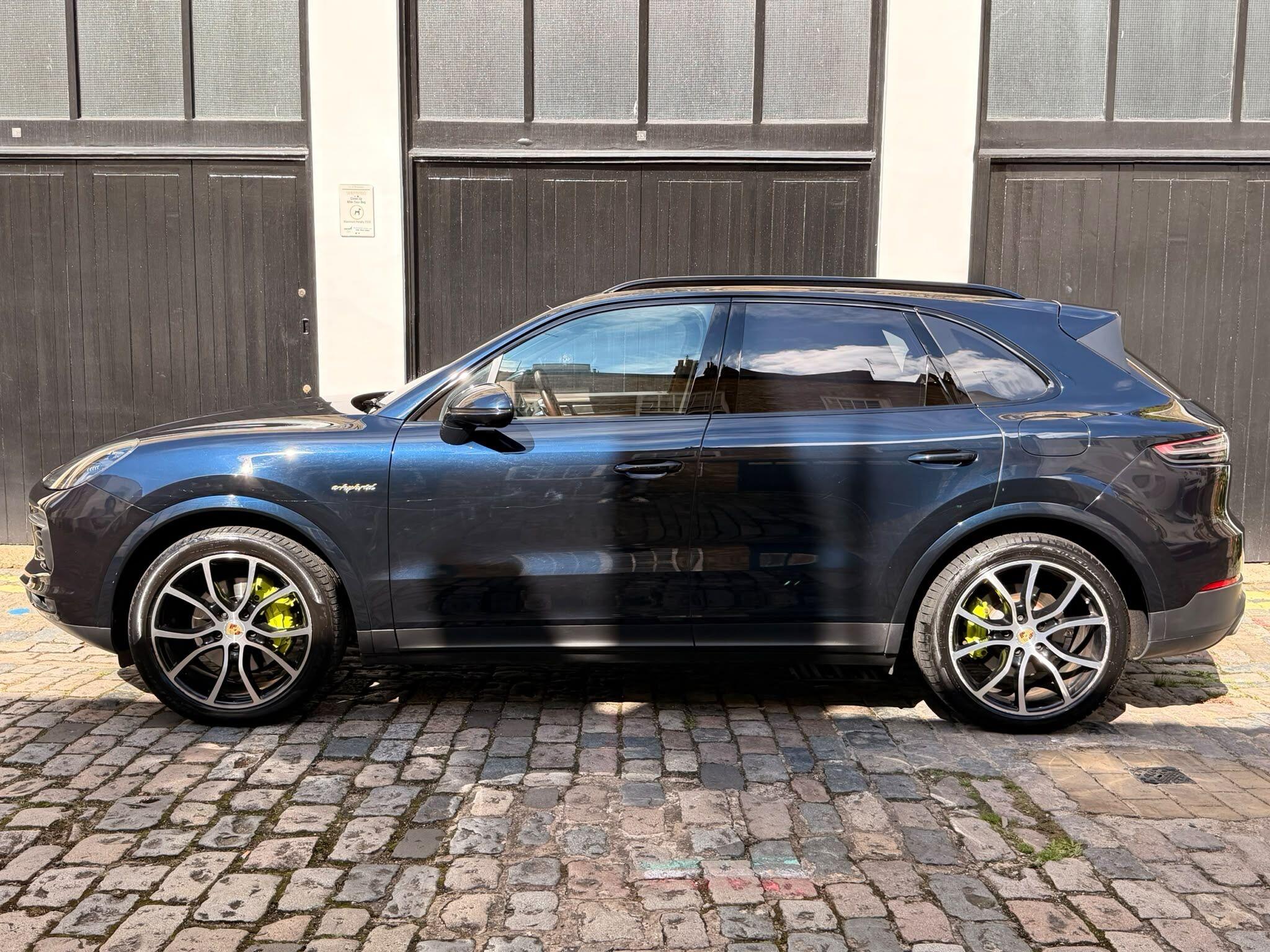 Porsche Cayenne view 13