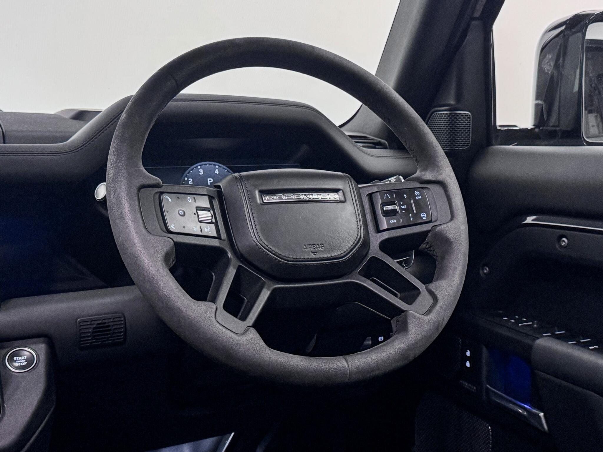 Land Rover Defender 110 view 16