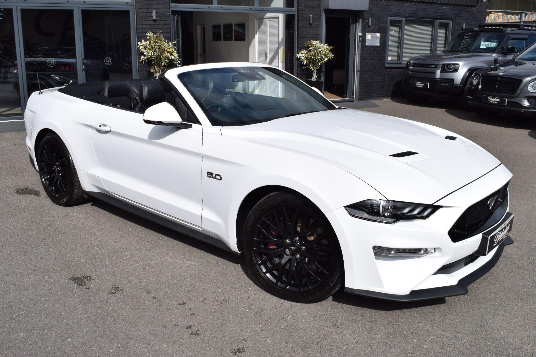 Ford Mustang view 3