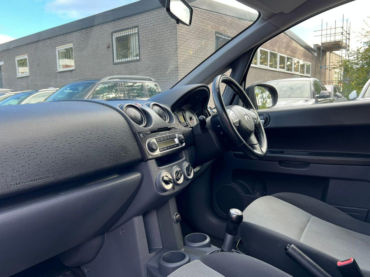 Mitsubishi Colt view 17