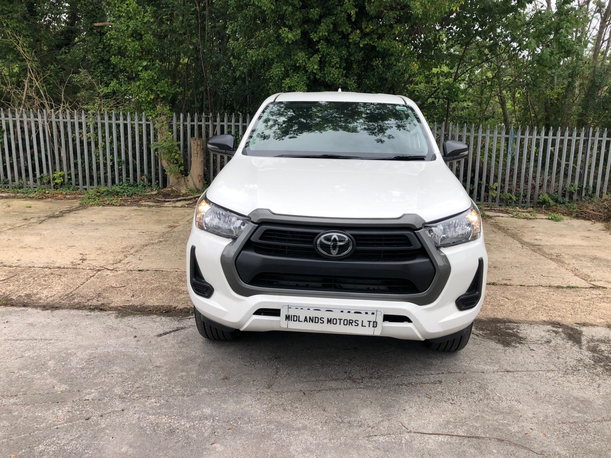 Toyota Hilux view 6