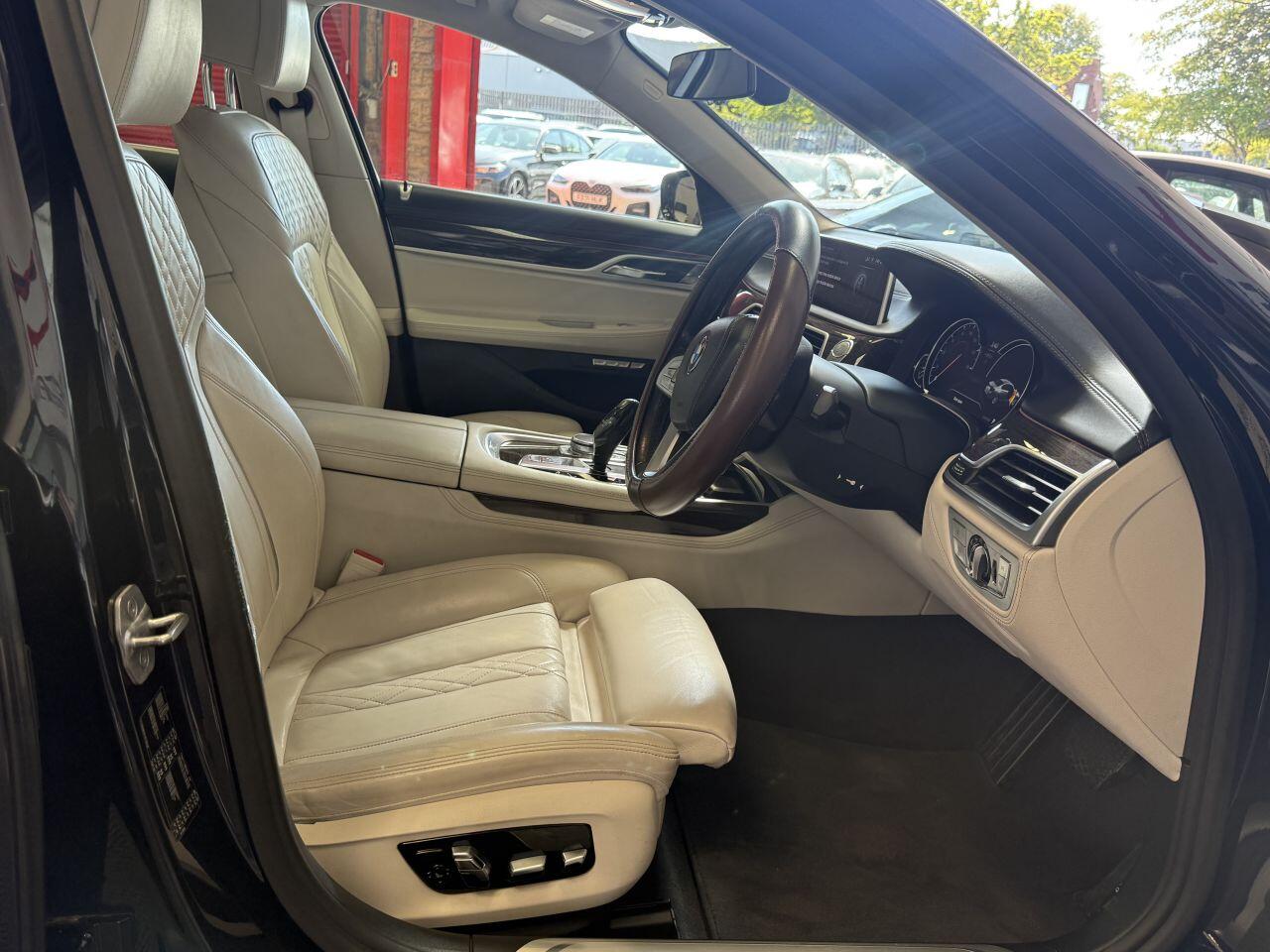 BMW 7 Series view 31