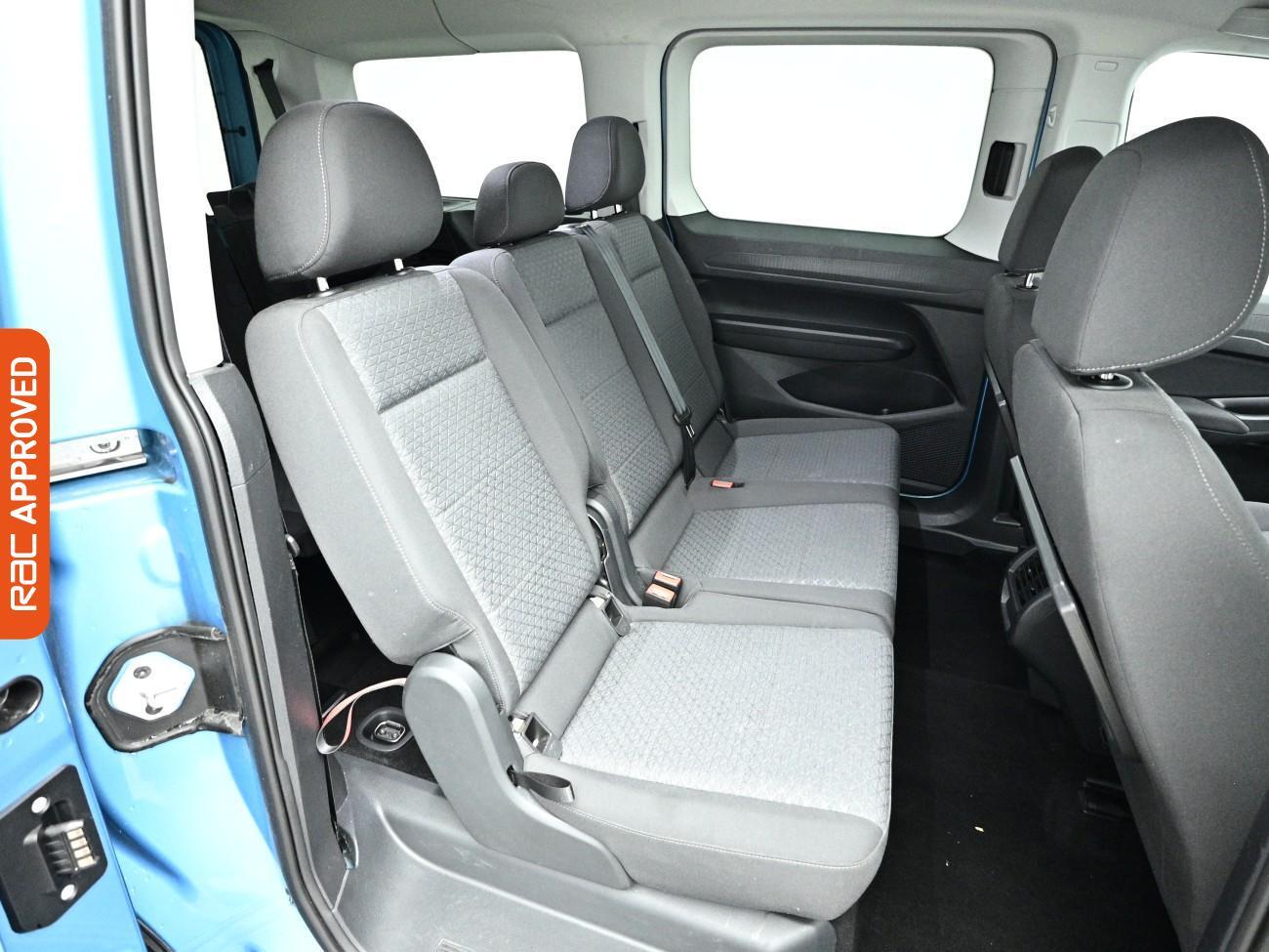 Ford Grand Tourneo Connect view 13