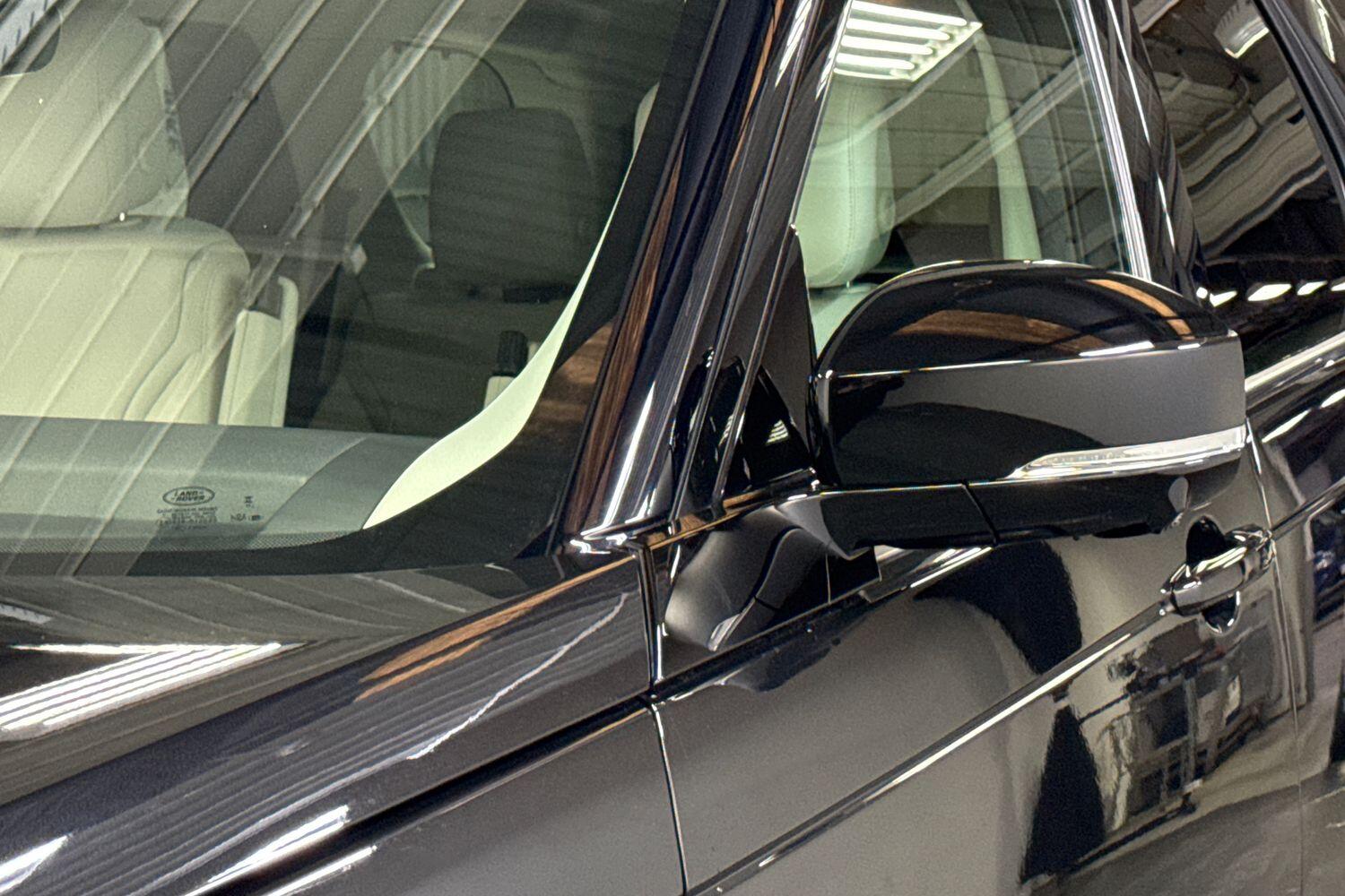 Land Rover Discovery view 30