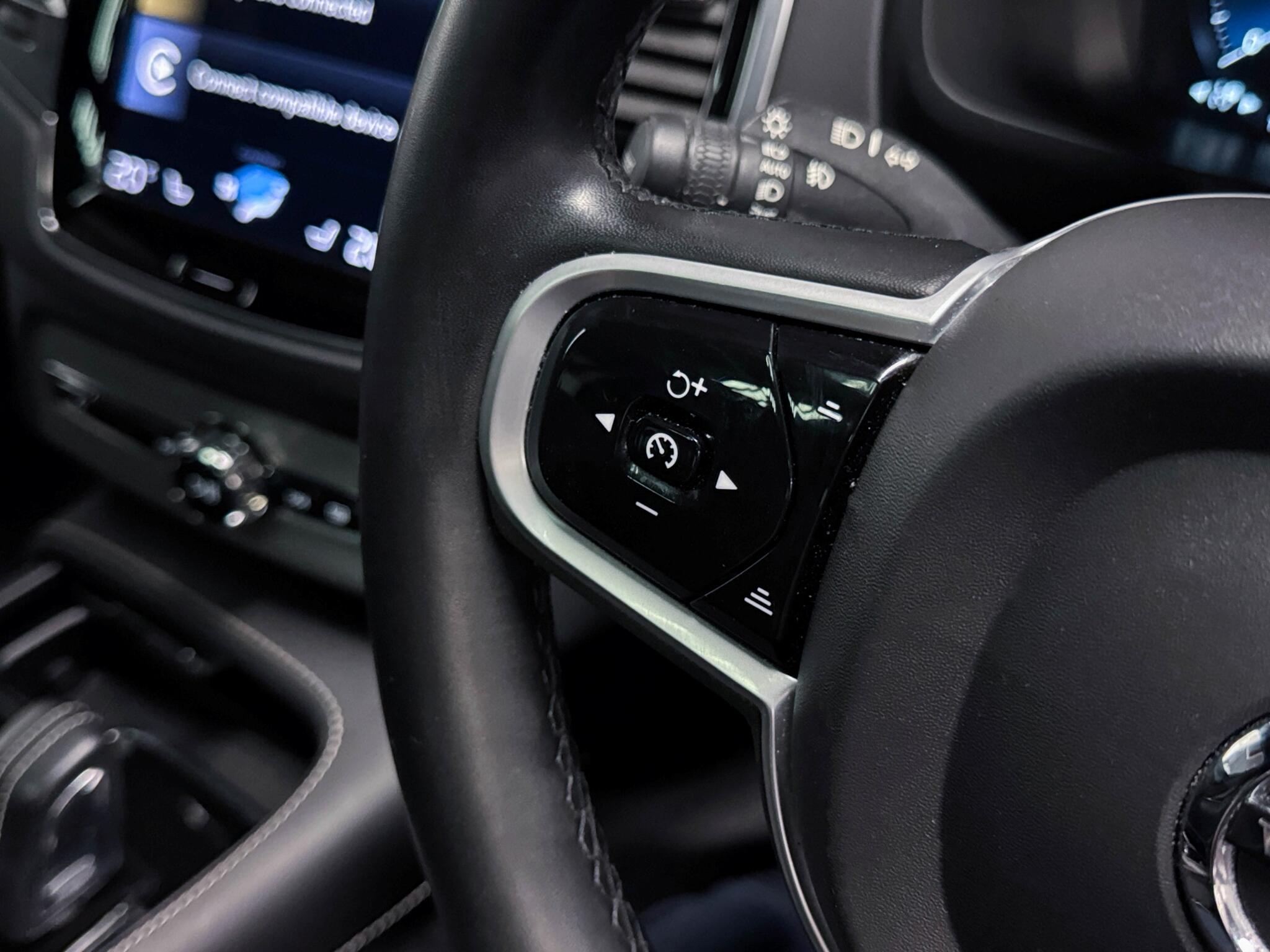 Volvo XC90 view 16
